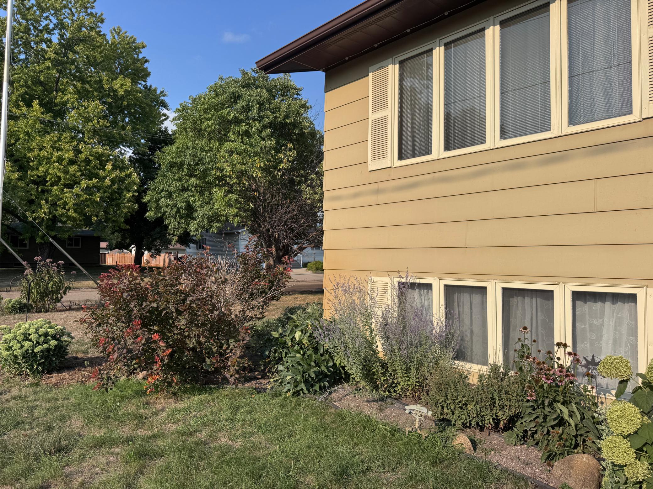 1981 single family home for sale at 1301 Rose Street in Lisbon, ND — 3 bed, 2 bath (photo 17 of 19)