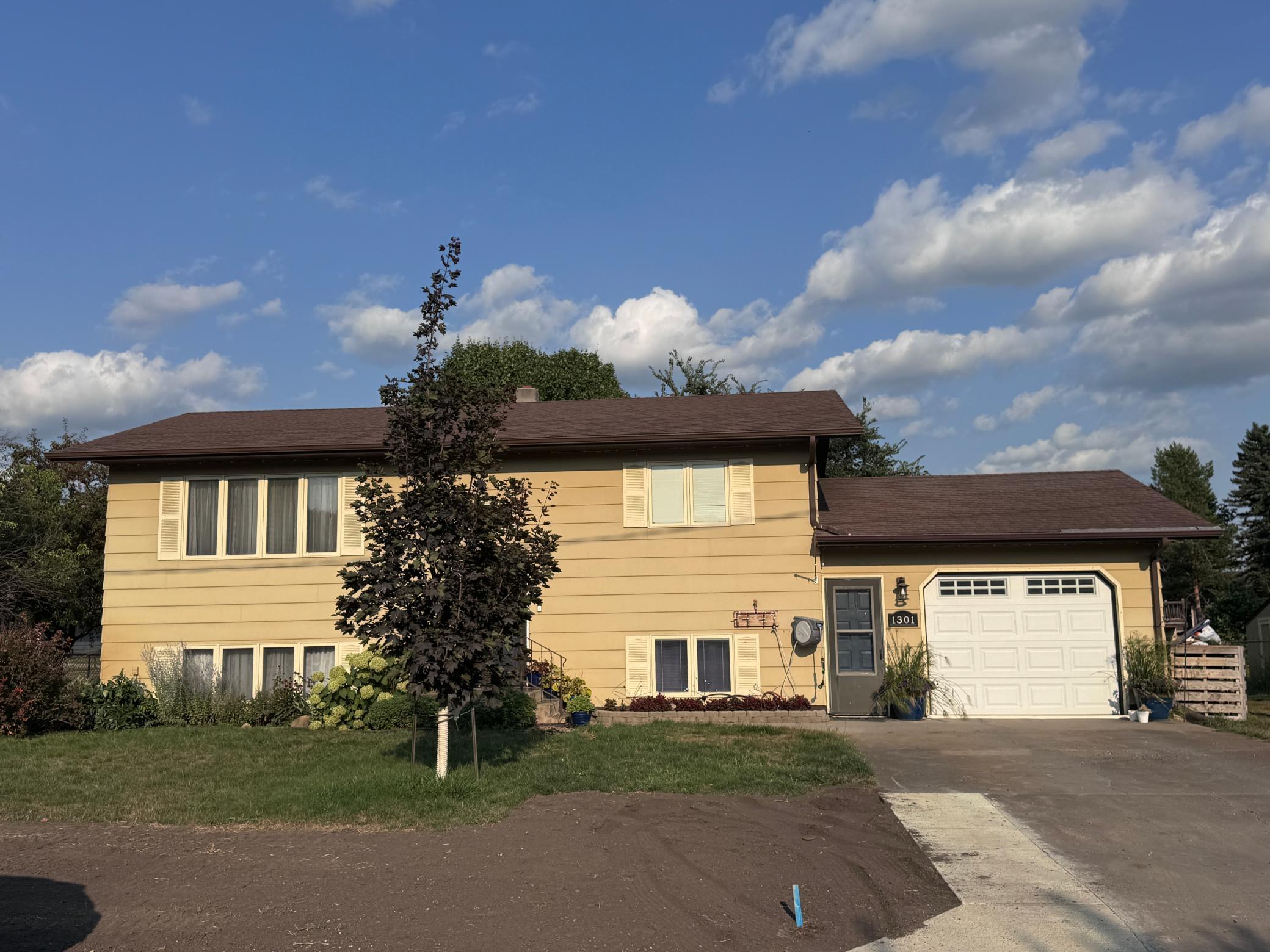 1981 single family home for sale at 1301 Rose Street in Lisbon, ND — 3 bed, 2 bath (photo 19 of 19)