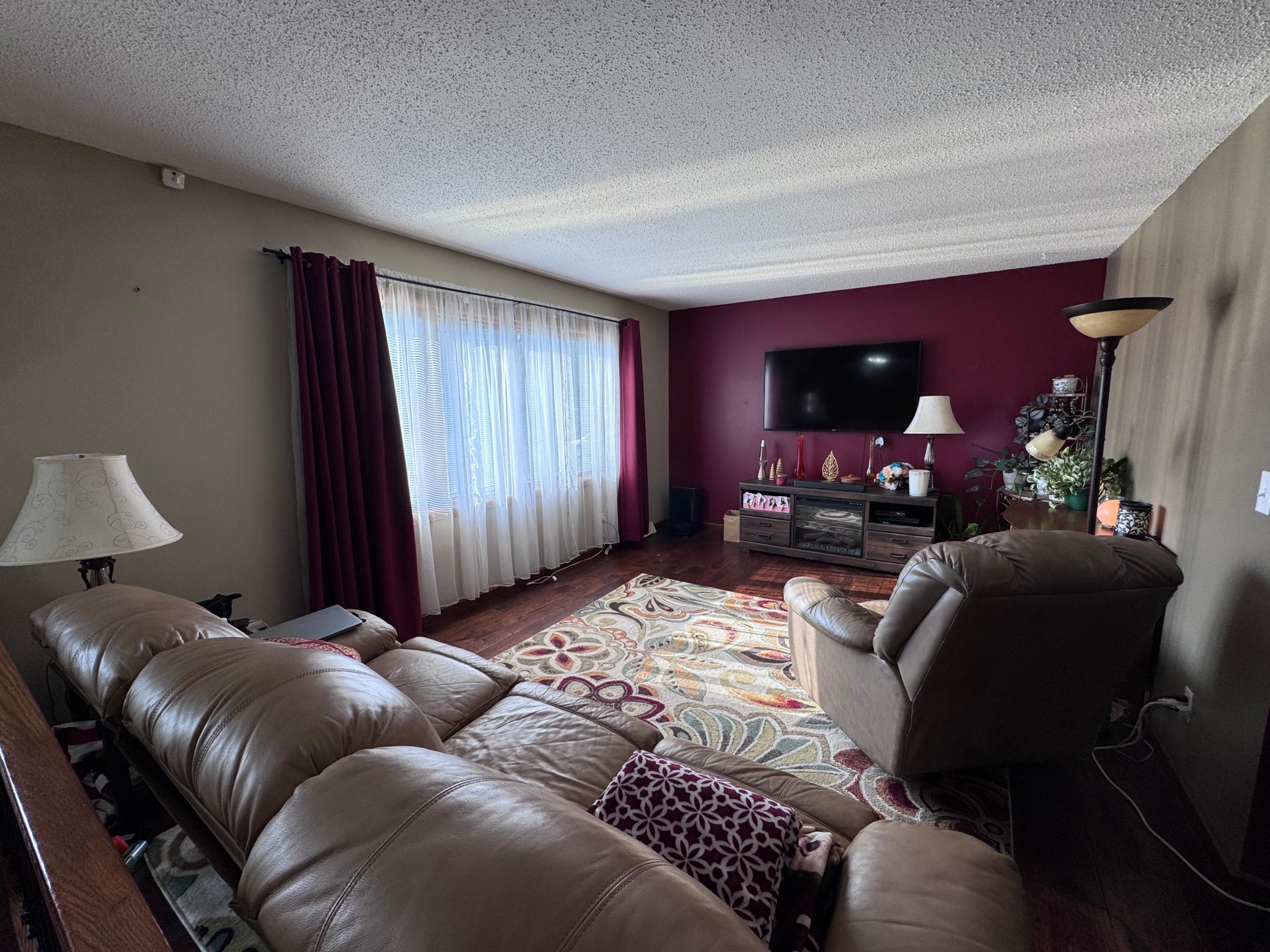 1981 single family home for sale at 1301 Rose Street in Lisbon, ND — 3 bed, 2 bath (photo 5 of 19)