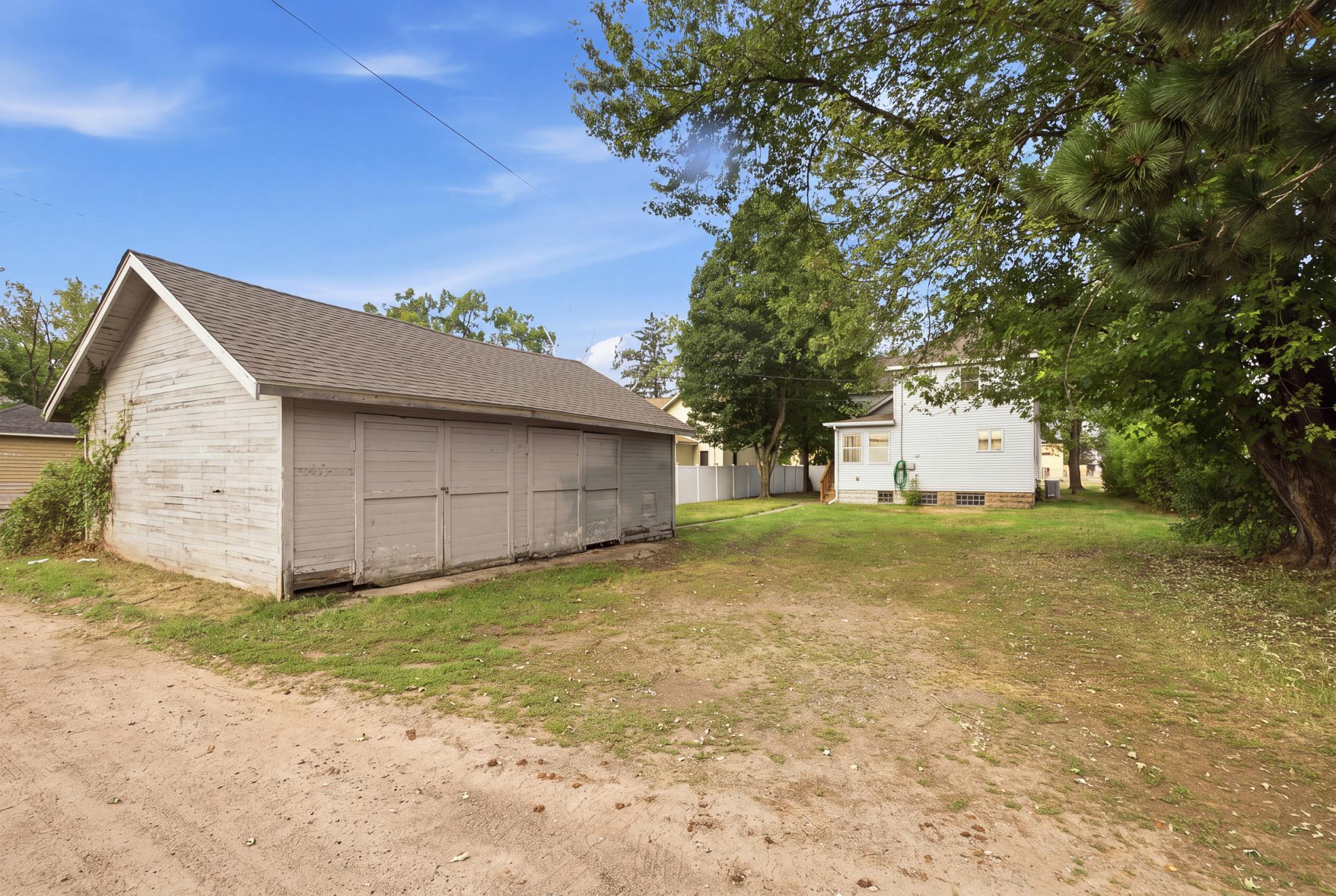 1885 single family home for sale at 618 N 8th Street in Brainerd, MN — 4 bed, 3 bath (photo 3 of 43)