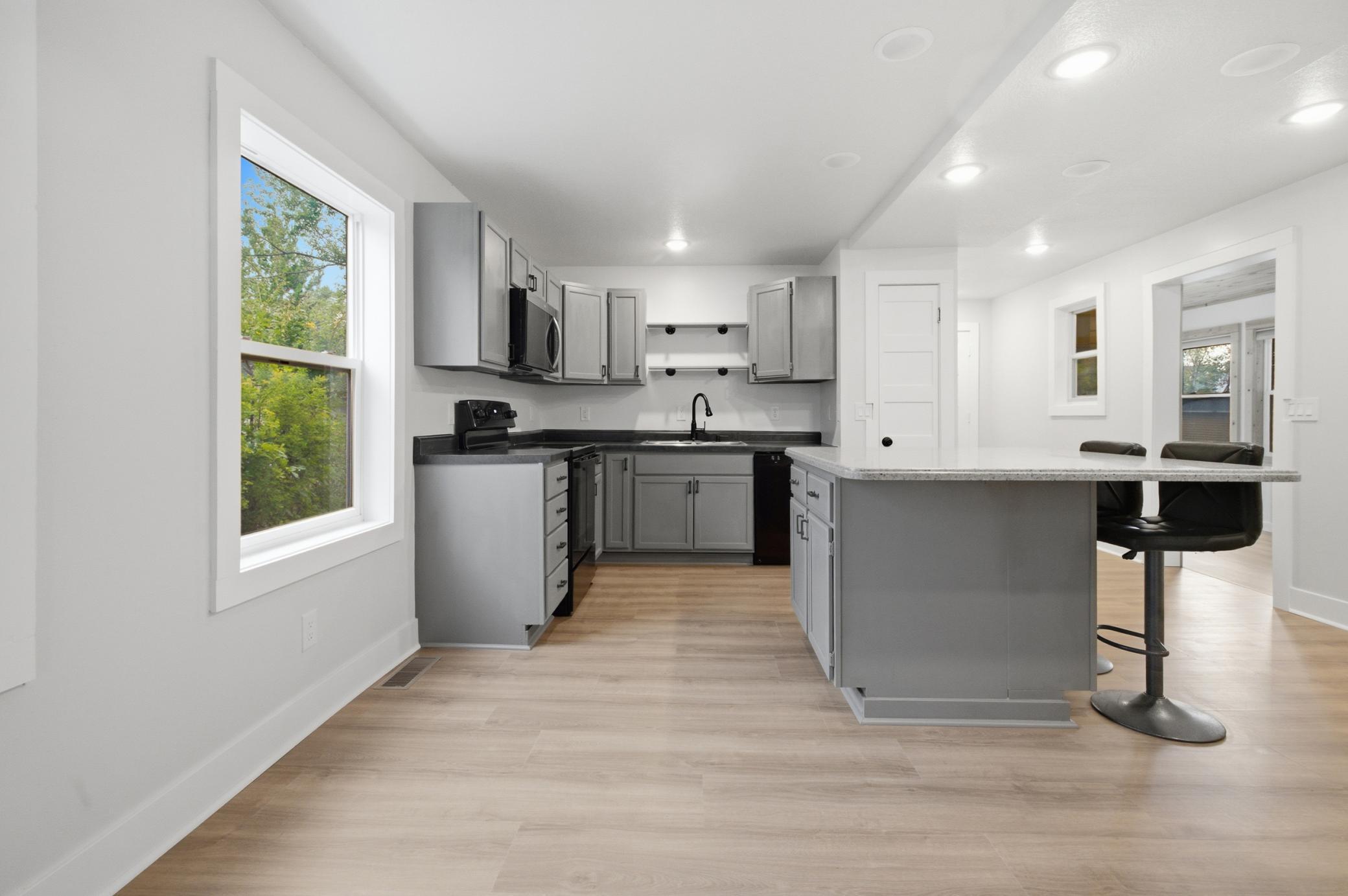 1885 single family home for sale at 618 N 8th Street in Brainerd, MN — 4 bed, 3 bath (photo 9 of 43)