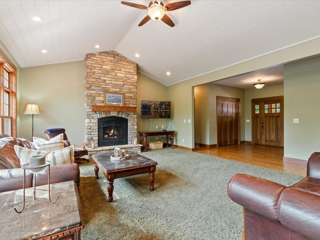 2010 single family home for sale at 22401 Camp Lincoln Road in Nisswa, MN — 5 bed, 3 bath (photo 11 of 60)