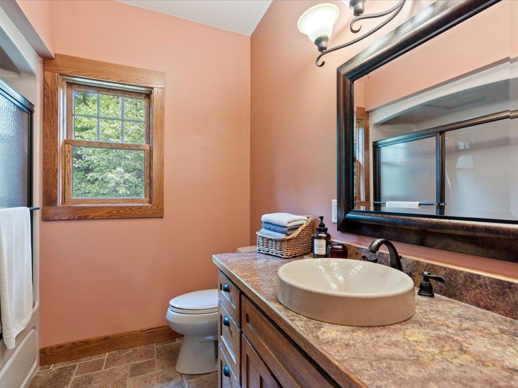 2010 single family home for sale at 22401 Camp Lincoln Road in Nisswa, MN — 5 bed, 3 bath (photo 15 of 60)