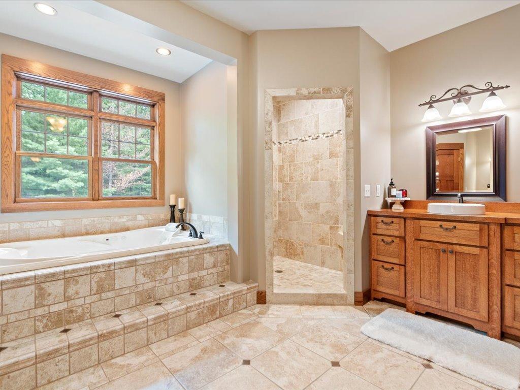 2010 single family home for sale at 22401 Camp Lincoln Road in Nisswa, MN — 5 bed, 3 bath (photo 19 of 60)
