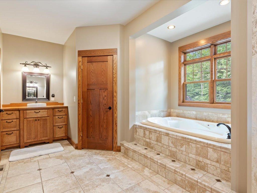 2010 single family home for sale at 22401 Camp Lincoln Road in Nisswa, MN — 5 bed, 3 bath (photo 20 of 60)