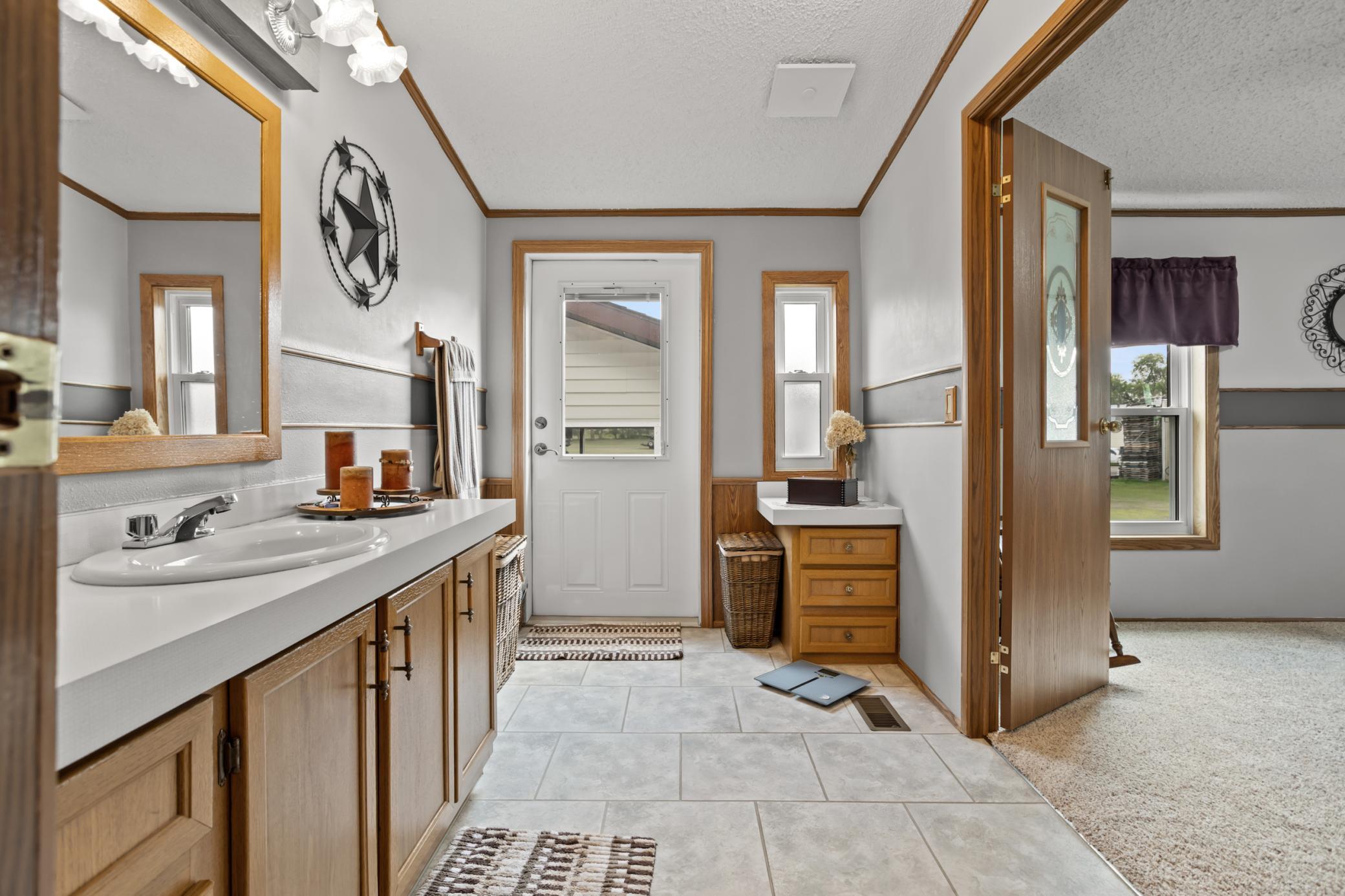 1993 single family home for sale at 612 N Mill Street in Fertile, MN — 4 bed, 3 bath (photo 16 of 67)