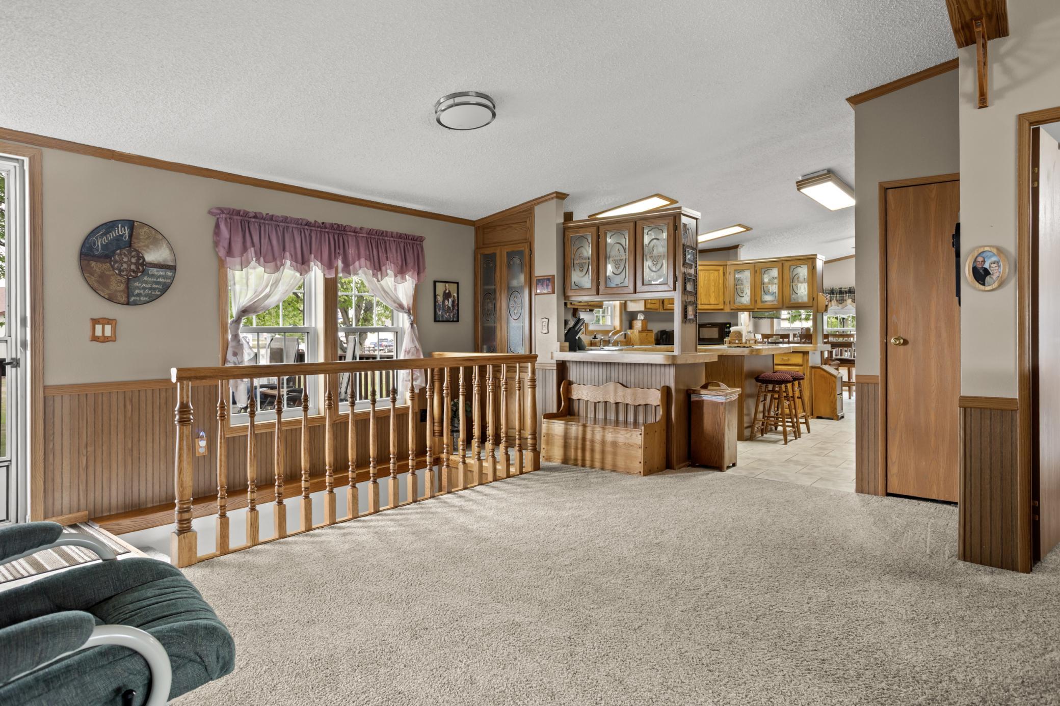1993 single family home for sale at 612 N Mill Street in Fertile, MN — 4 bed, 3 bath (photo 3 of 67)