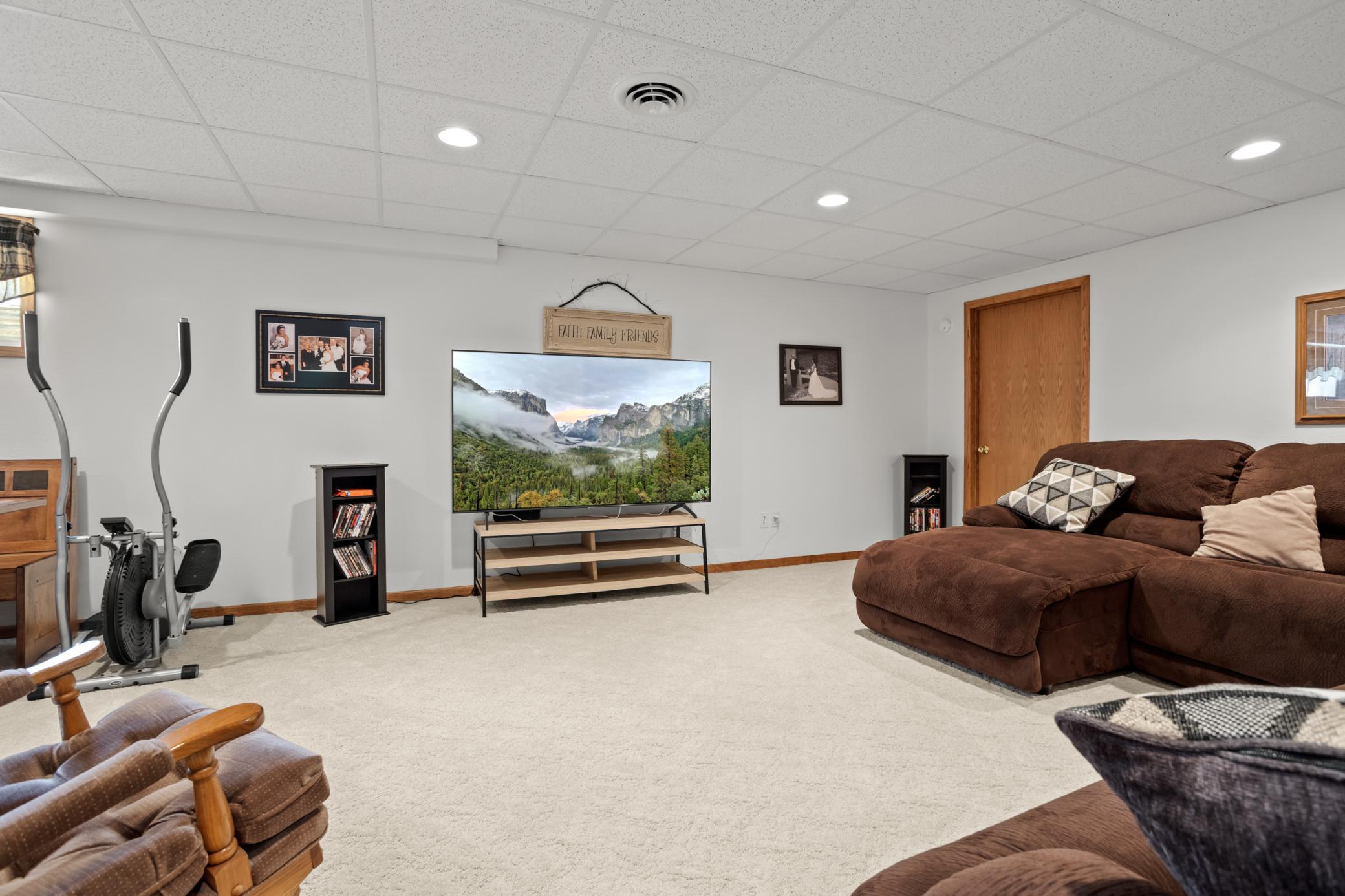 1993 single family home for sale at 612 N Mill Street in Fertile, MN — 4 bed, 3 bath (photo 26 of 67)