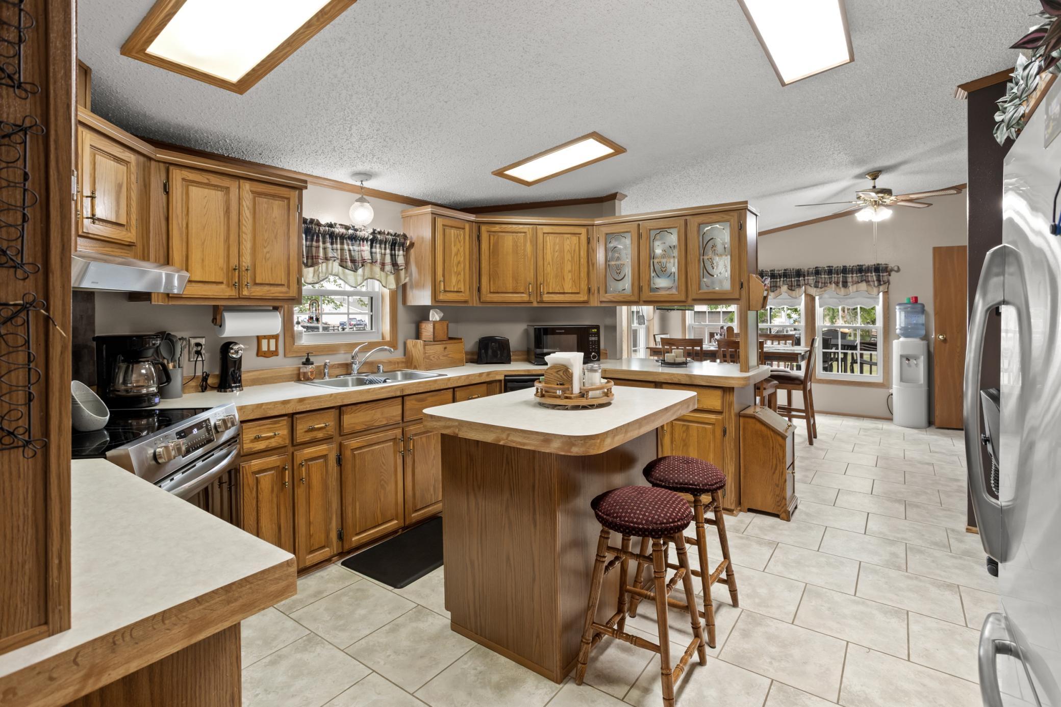 1993 single family home for sale at 612 N Mill Street in Fertile, MN — 4 bed, 3 bath (photo 6 of 67)