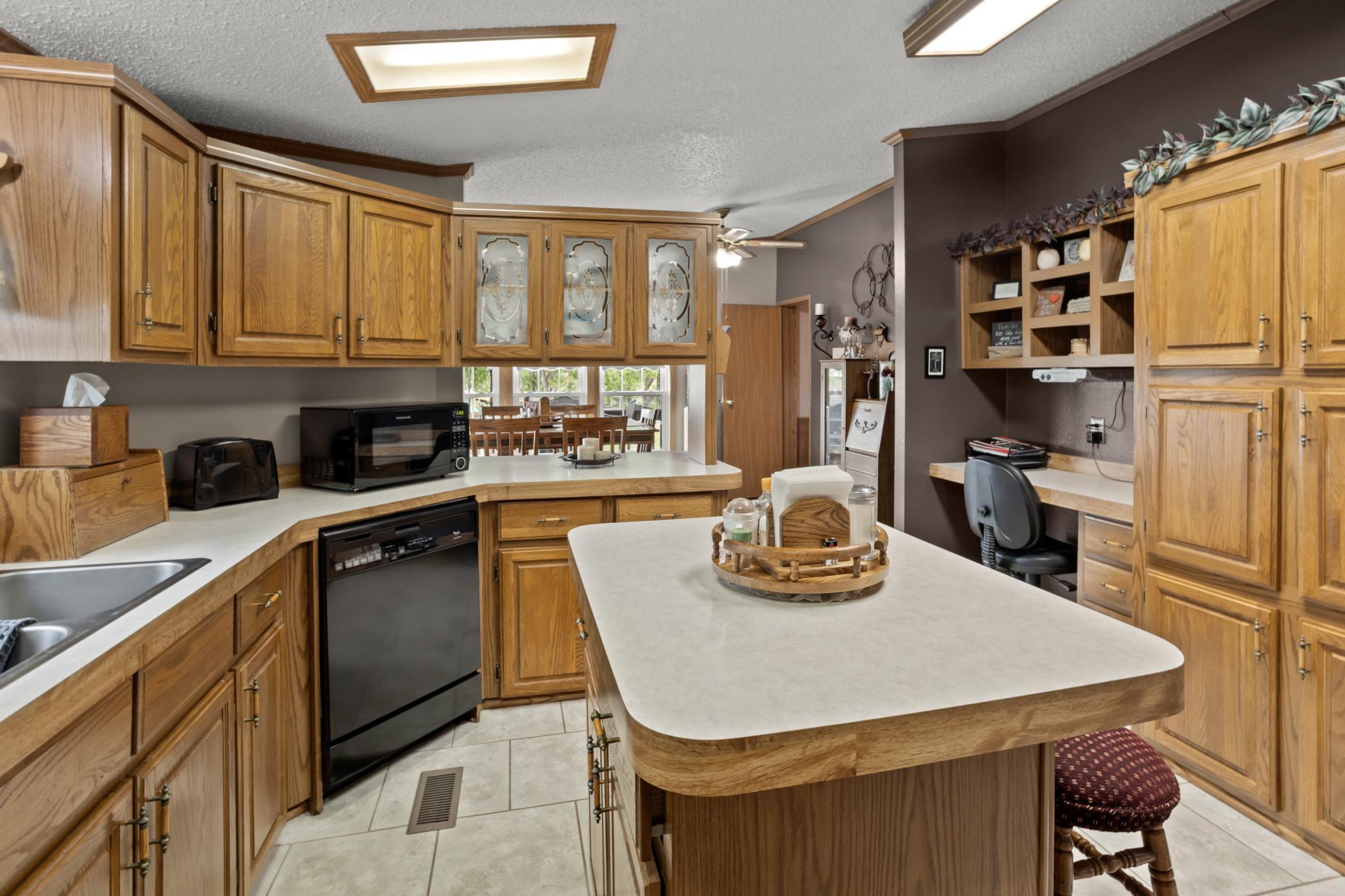 1993 single family home for sale at 612 N Mill Street in Fertile, MN — 4 bed, 3 bath (photo 8 of 67)