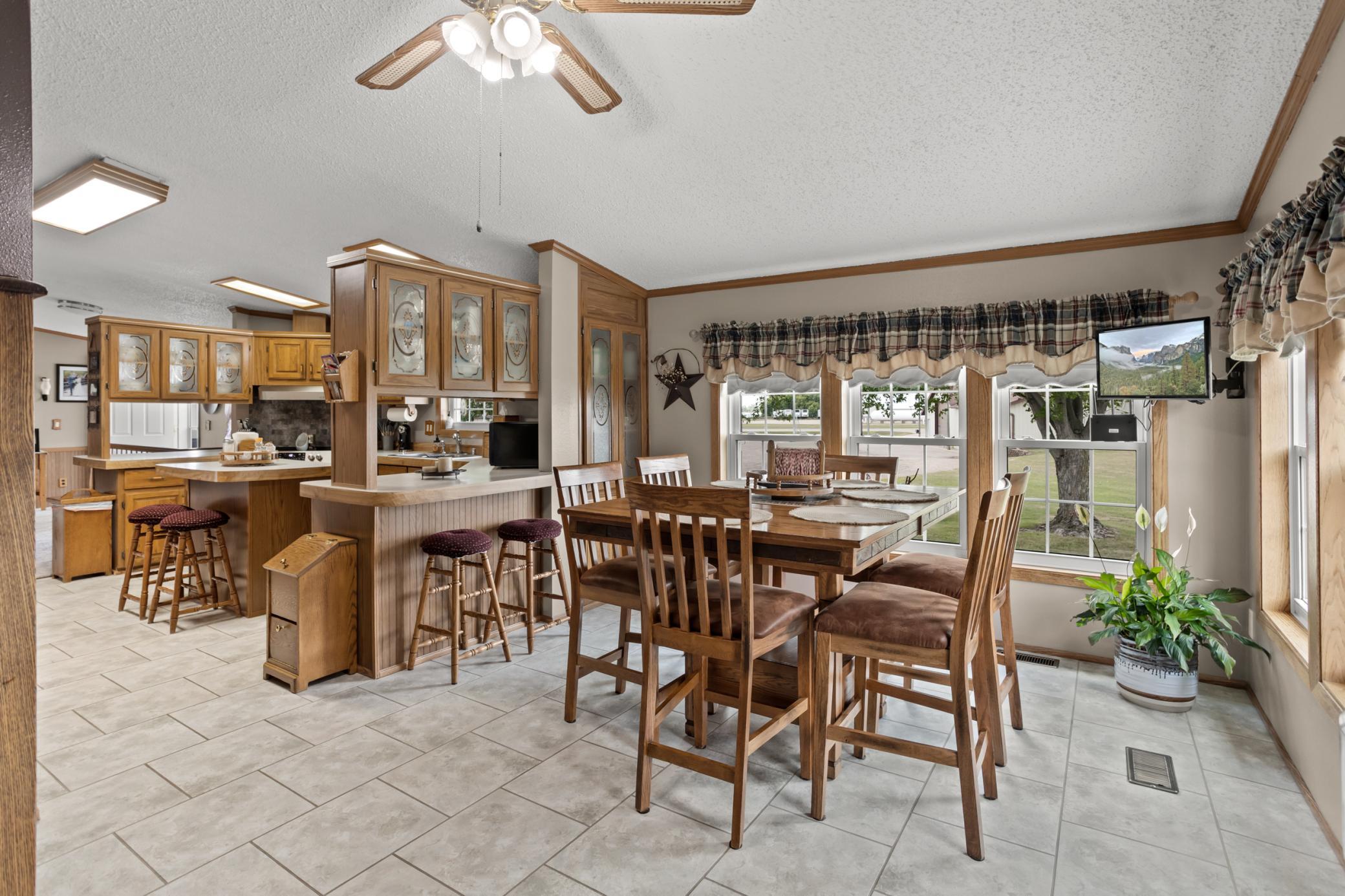 1993 single family home for sale at 612 N Mill Street in Fertile, MN — 4 bed, 3 bath (photo 10 of 67)