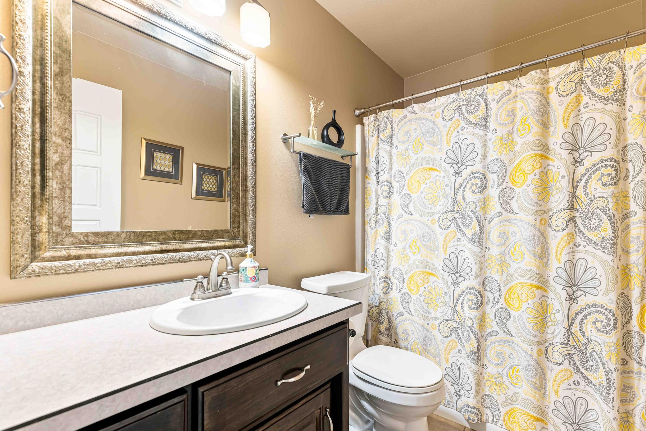 1999 single family home for sale at 611 11th Street W in West Fargo, ND — 4 bed, 3 bath (photo 32 of 67)