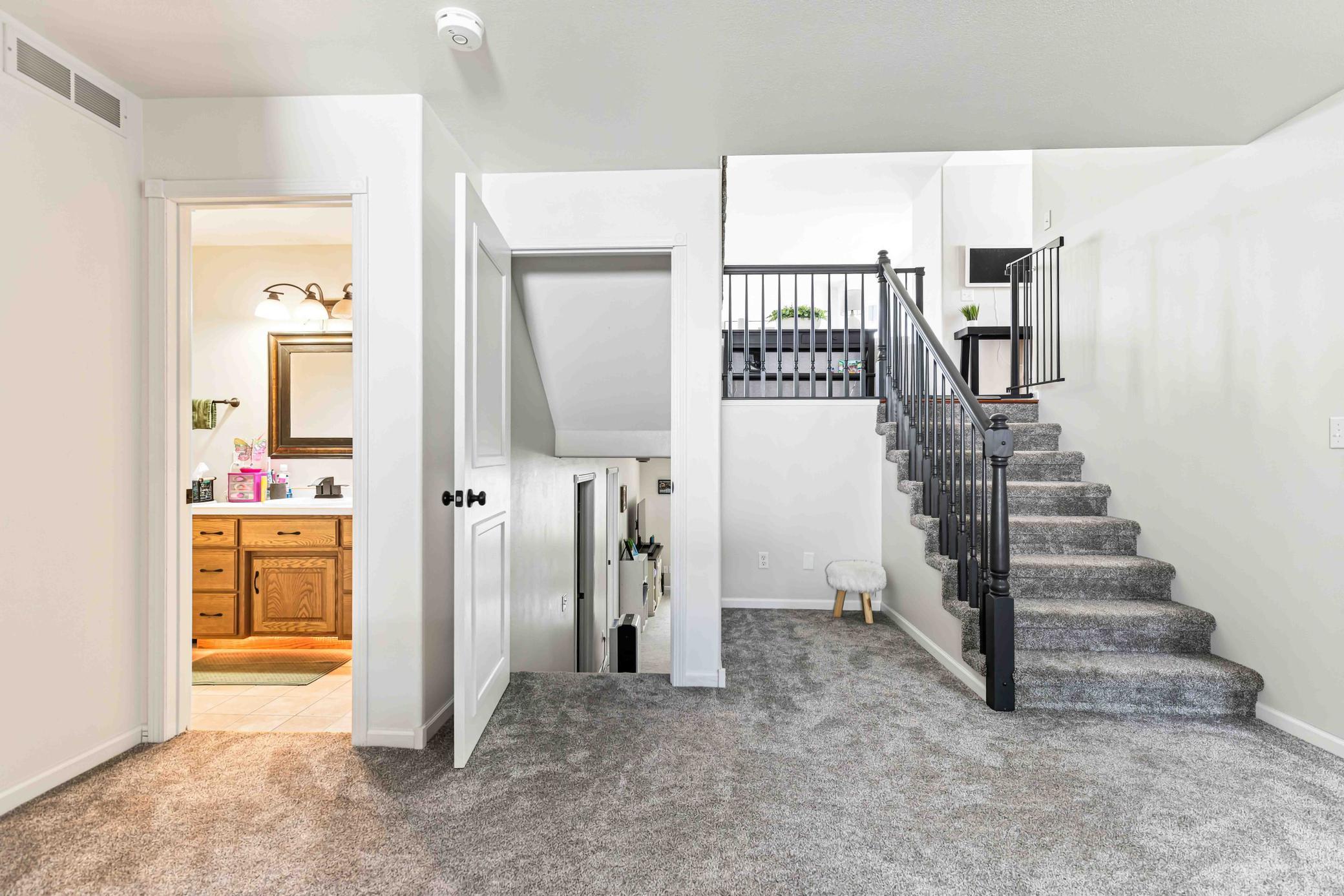 1999 single family home for sale at 611 11th Street W in West Fargo, ND — 4 bed, 3 bath (photo 33 of 67)