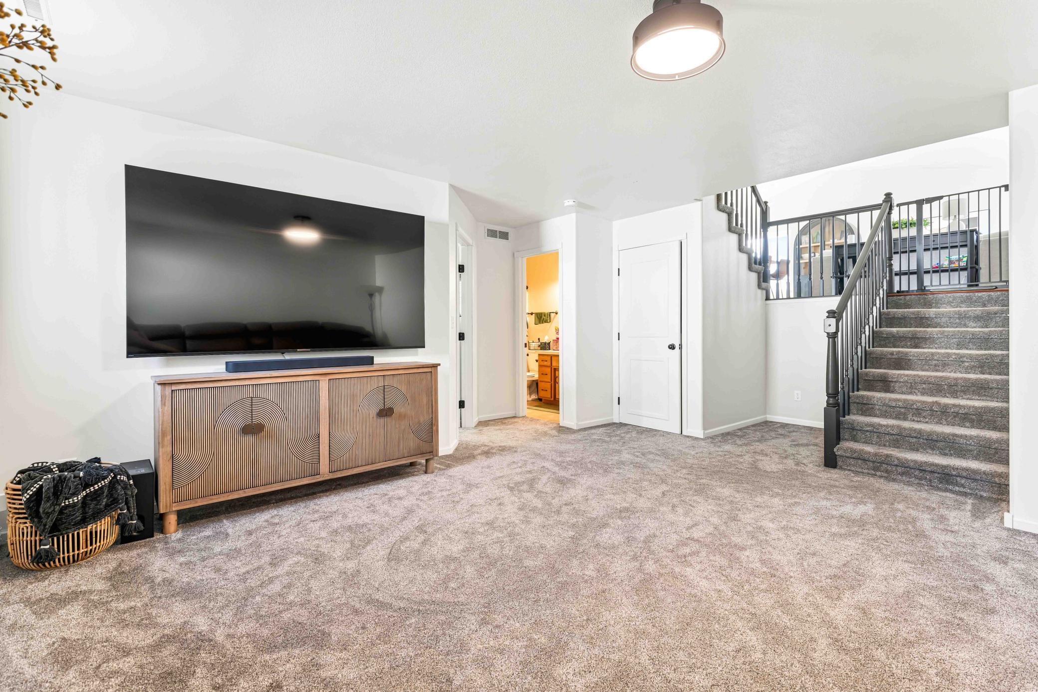 1999 single family home for sale at 611 11th Street W in West Fargo, ND — 4 bed, 3 bath (photo 35 of 67)