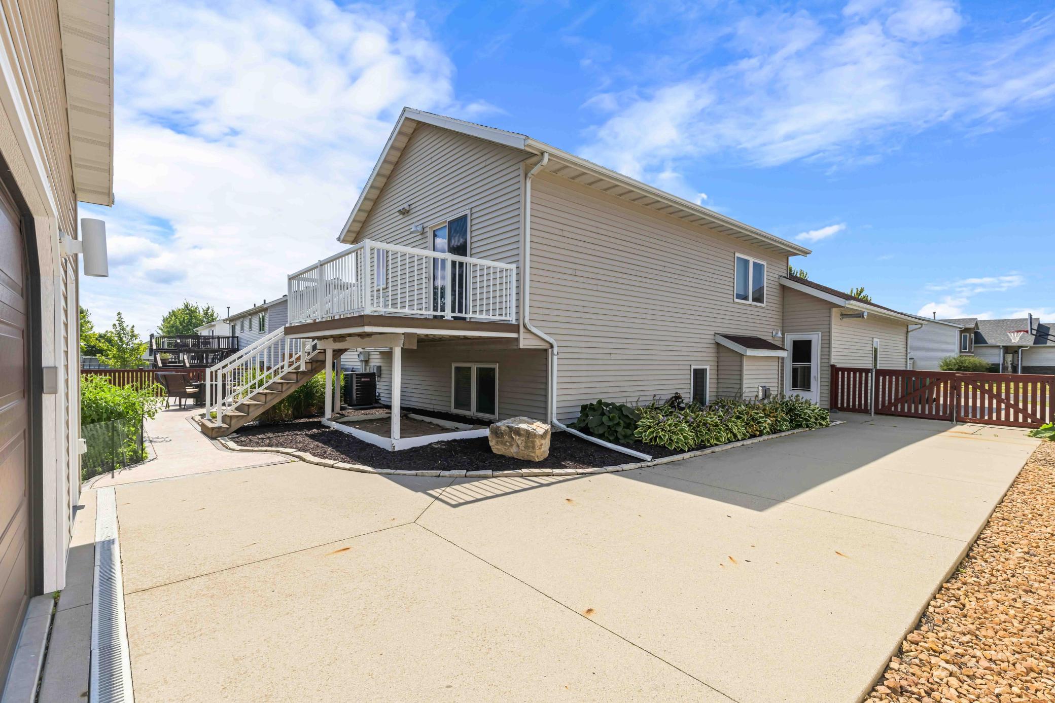 1999 single family home for sale at 611 11th Street W in West Fargo, ND — 4 bed, 3 bath (photo 54 of 67)
