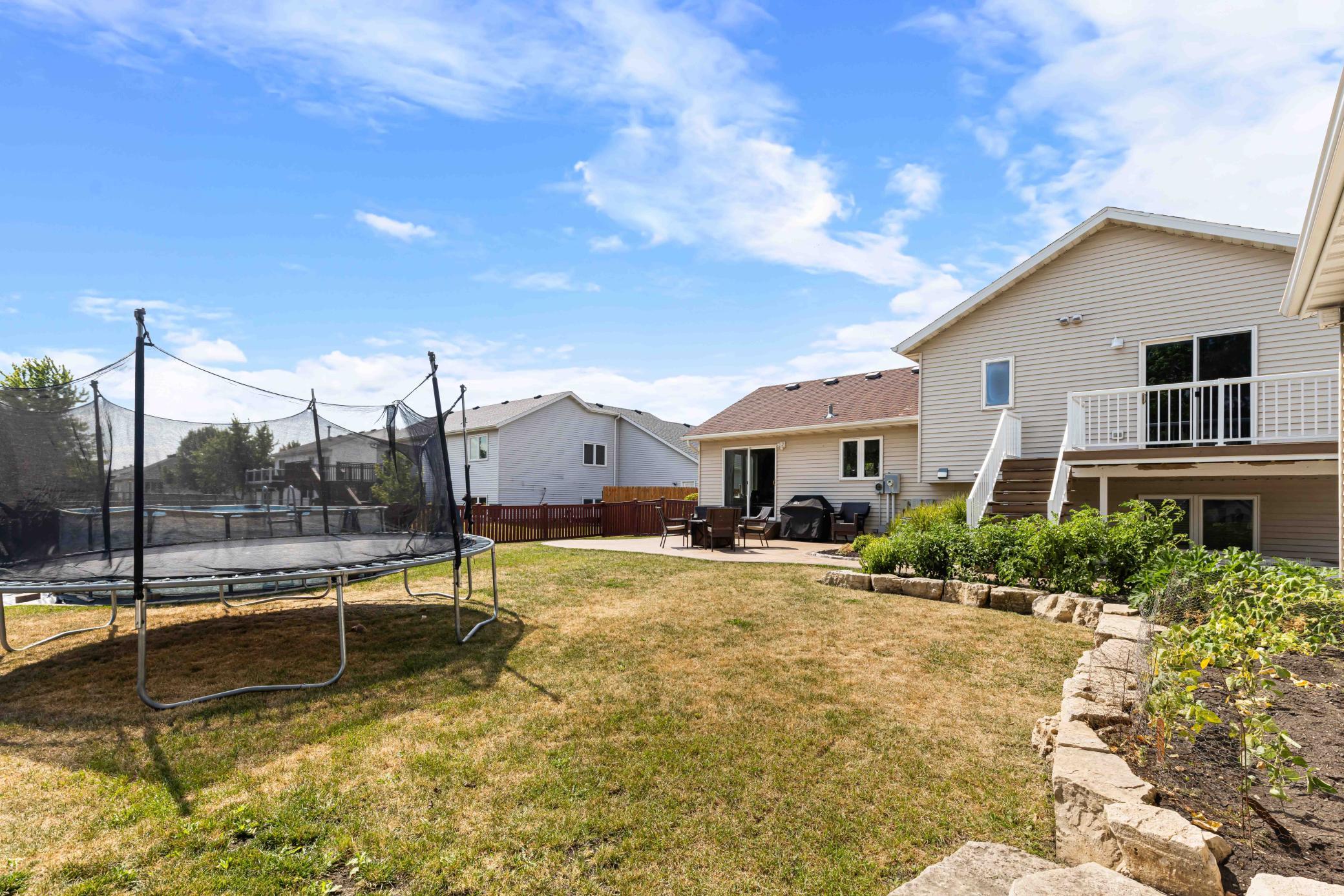 1999 single family home for sale at 611 11th Street W in West Fargo, ND — 4 bed, 3 bath (photo 62 of 67)