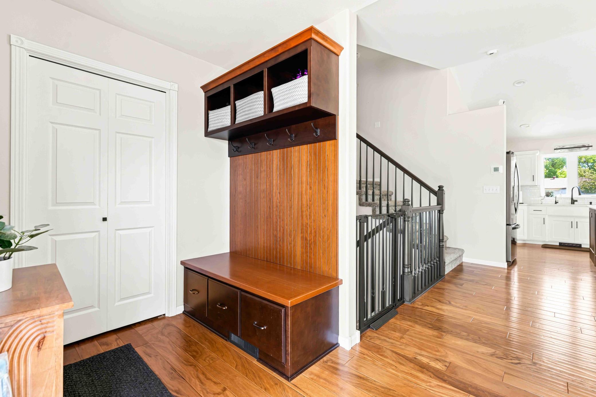 1999 single family home for sale at 611 11th Street W in West Fargo, ND — 4 bed, 3 bath (photo 8 of 67)