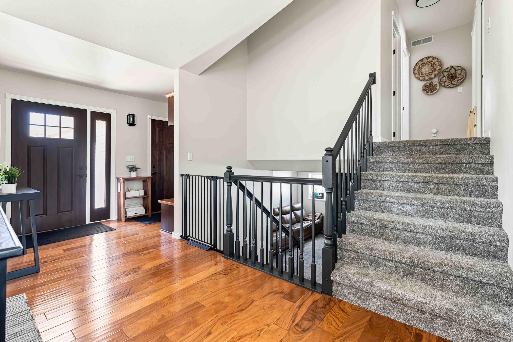 1999 single family home for sale at 611 11th Street W in West Fargo, ND — 4 bed, 3 bath (photo 9 of 67)