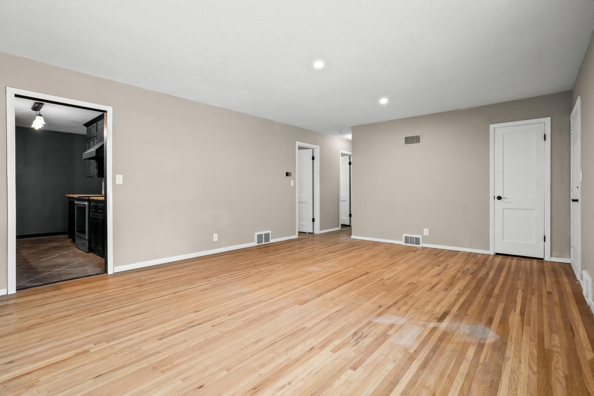 1953 single family home for sale at 62 18TH Avenue N in Fargo, ND — 3 bed, 2 bath (photo 3 of 25)