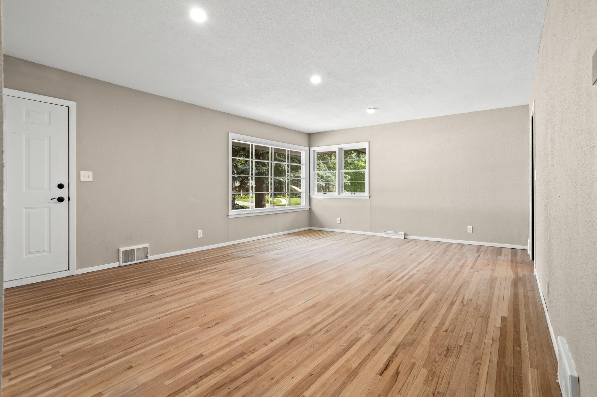 1953 single family home for sale at 62 18TH Avenue N in Fargo, ND — 3 bed, 2 bath (photo 7 of 25)