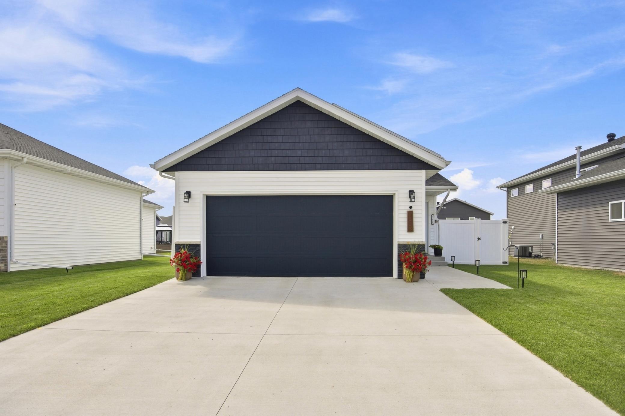 2021 single family home for sale at 7223 27th Street S in Fargo, ND — 3 bed, 2 bath (photo 2 of 23)