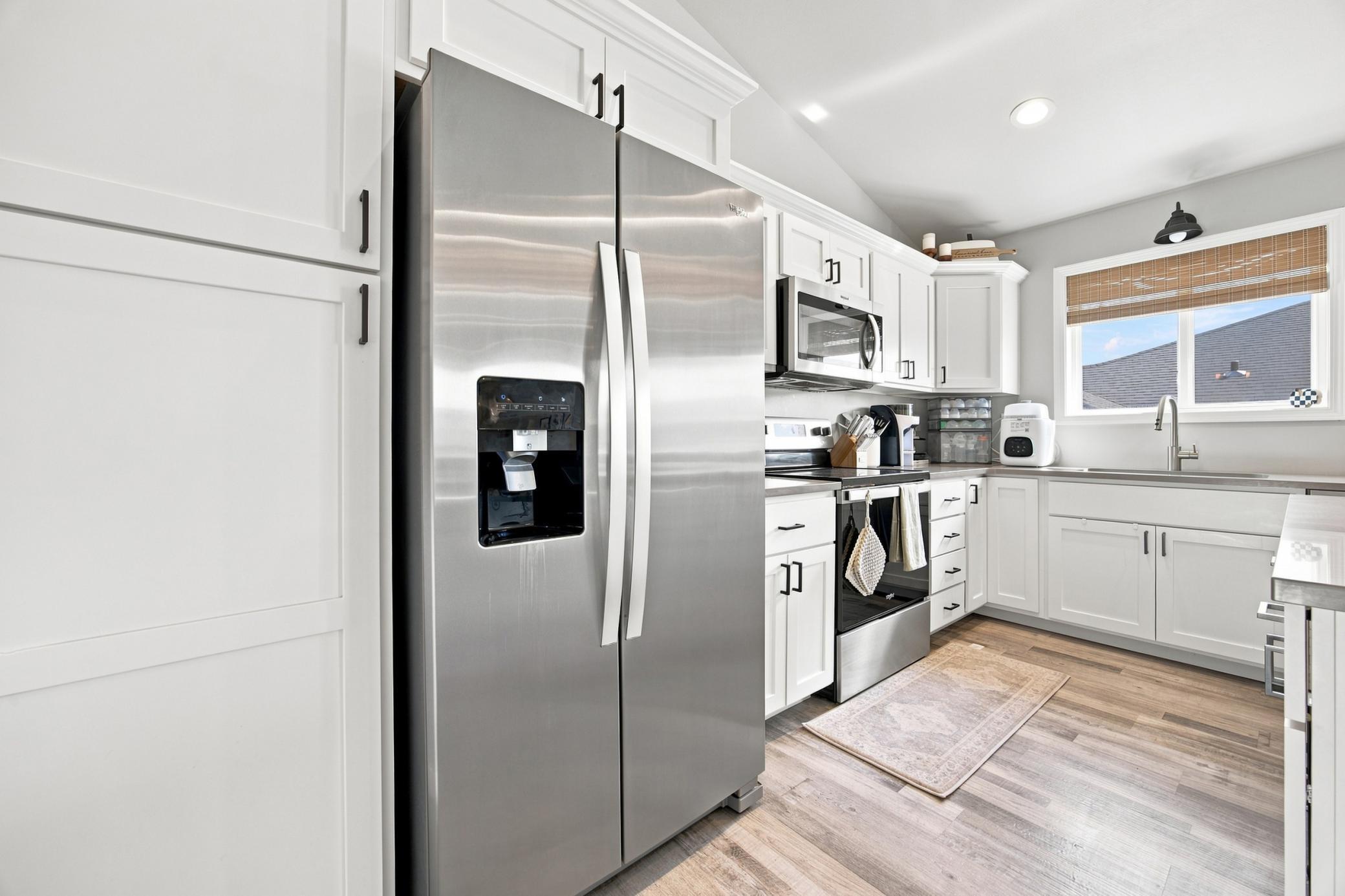 2021 single family home for sale at 7223 27th Street S in Fargo, ND — 3 bed, 2 bath (photo 7 of 23)