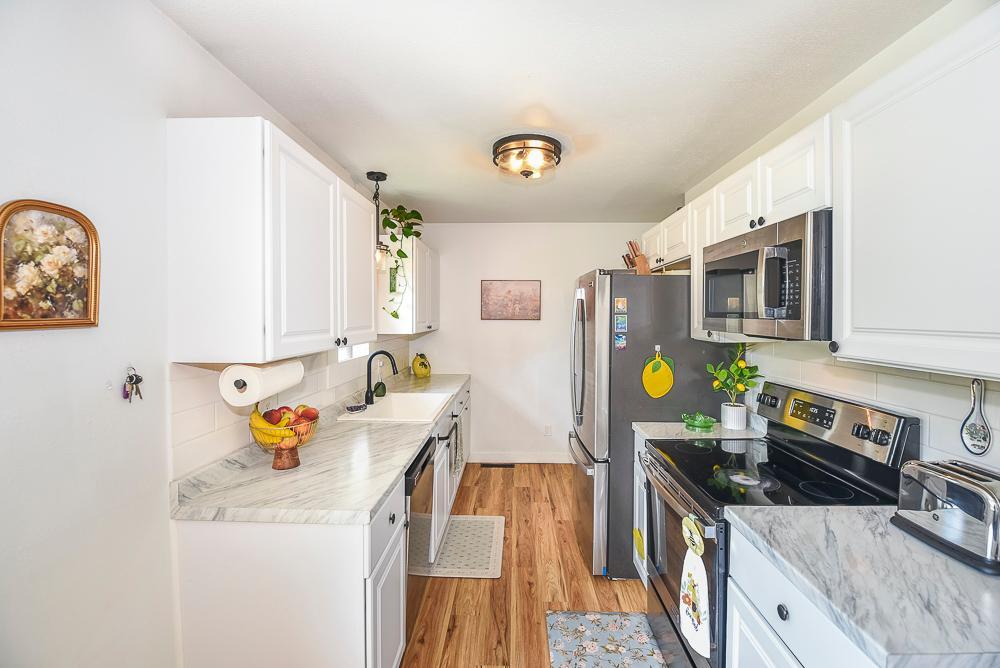 1993 single family home for sale at 108 1st Street SE in Crosby, MN — 4 bed, 2 bath (photo 4 of 38)