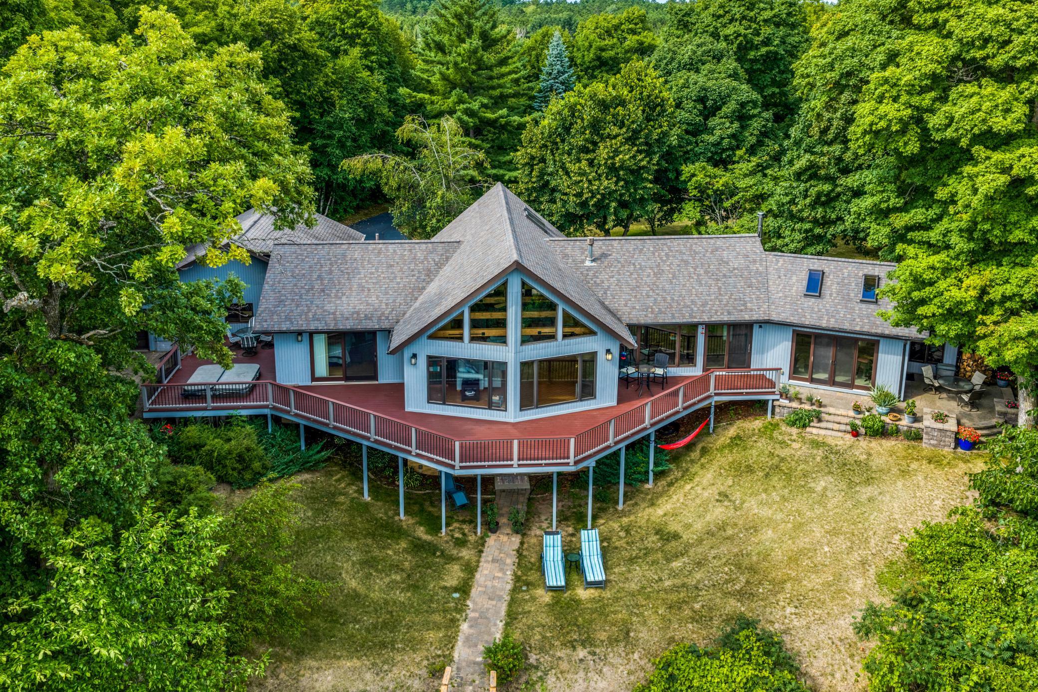 1989 single family home for sale at 7002 Maple Beach Court NE in Bemidji, MN — 3 bed, 3 bath (photo 3 of 104)