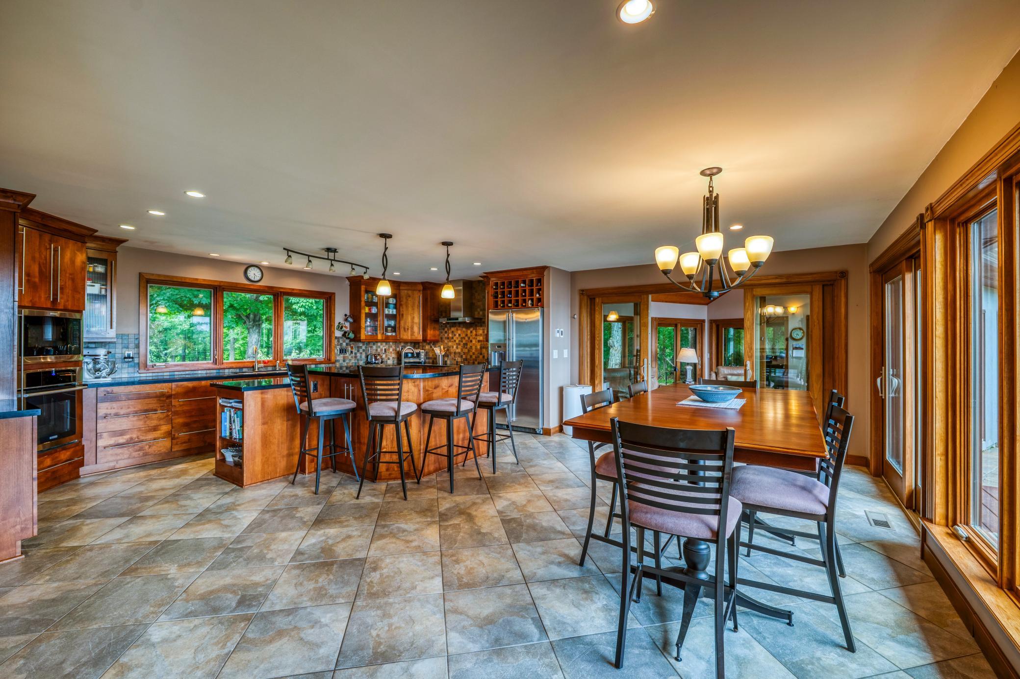 1989 single family home for sale at 7002 Maple Beach Court NE in Bemidji, MN — 3 bed, 3 bath (photo 7 of 104)