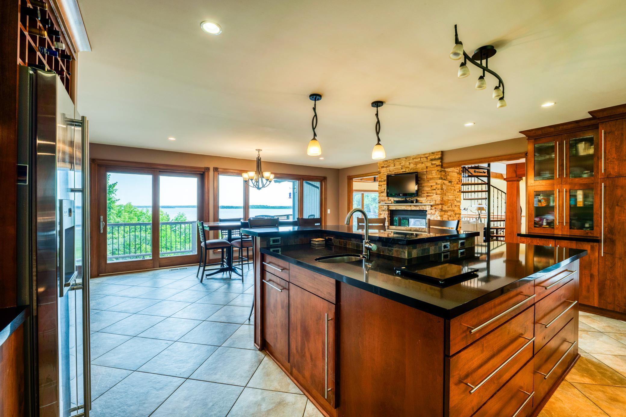1989 single family home for sale at 7002 Maple Beach Court NE in Bemidji, MN — 3 bed, 3 bath (photo 9 of 104)