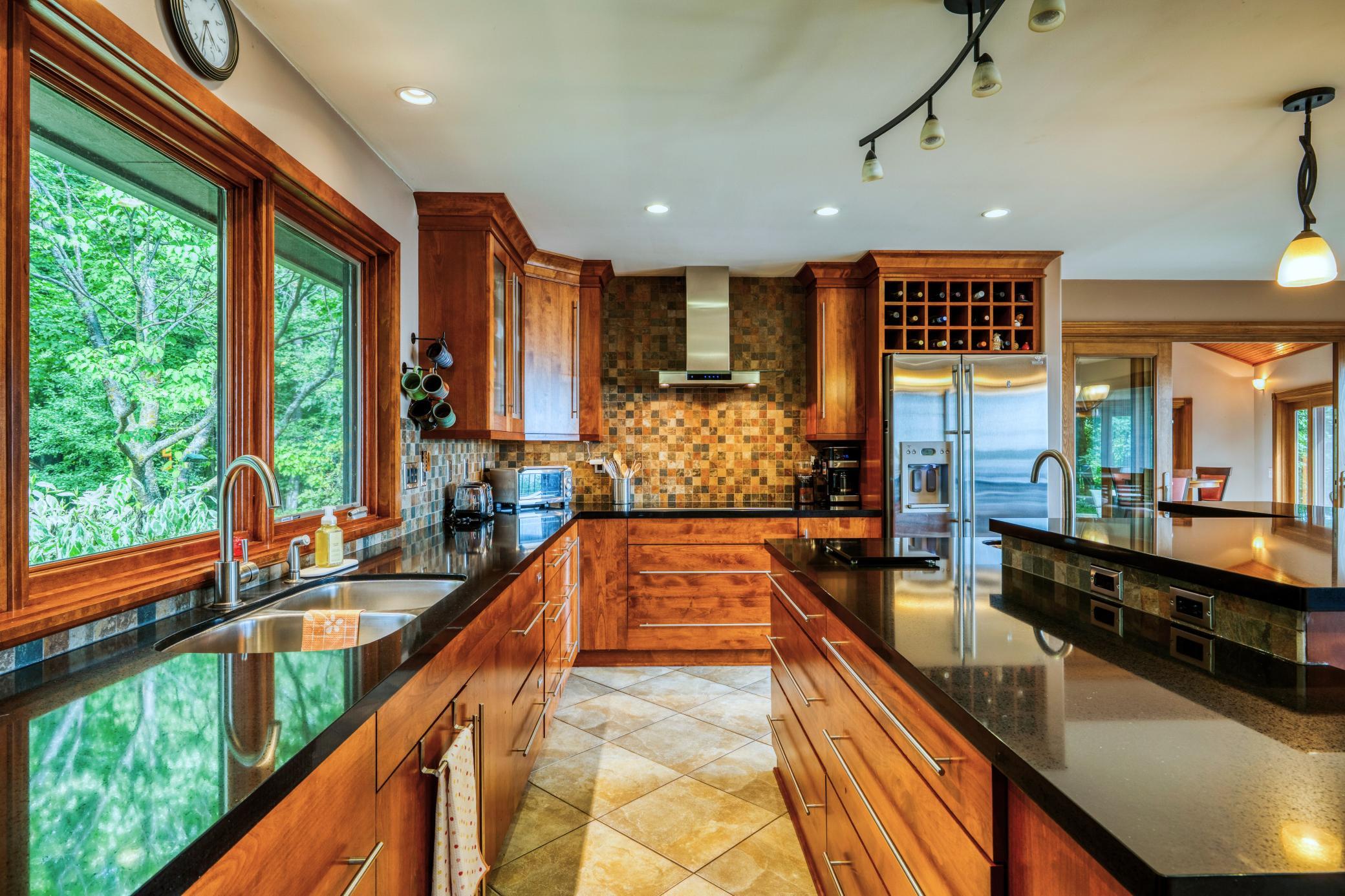 1989 single family home for sale at 7002 Maple Beach Court NE in Bemidji, MN — 3 bed, 3 bath (photo 10 of 104)