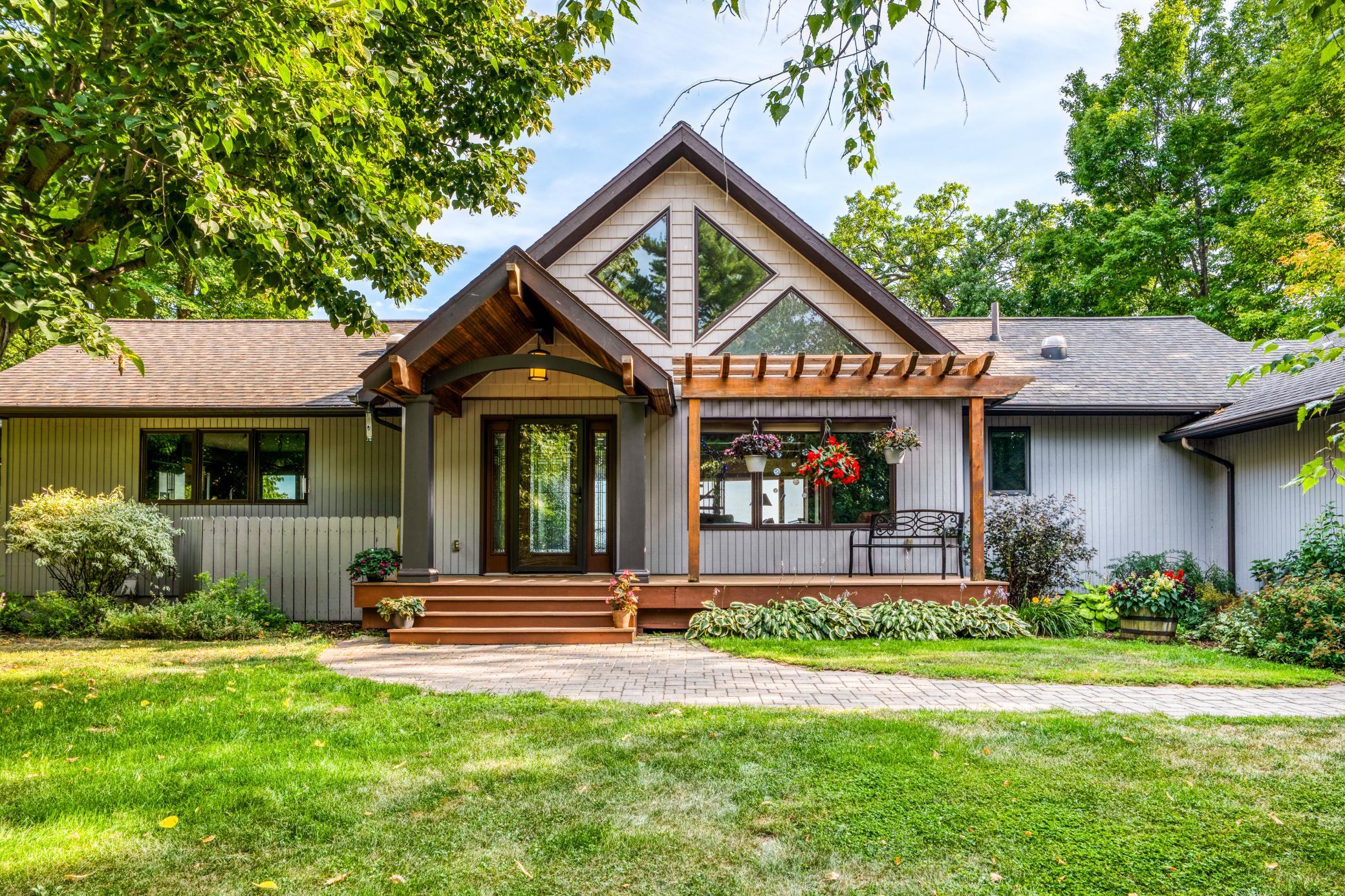 1989 single family home for sale at 7002 Maple Beach Court NE in Bemidji, MN — 3 bed, 3 bath