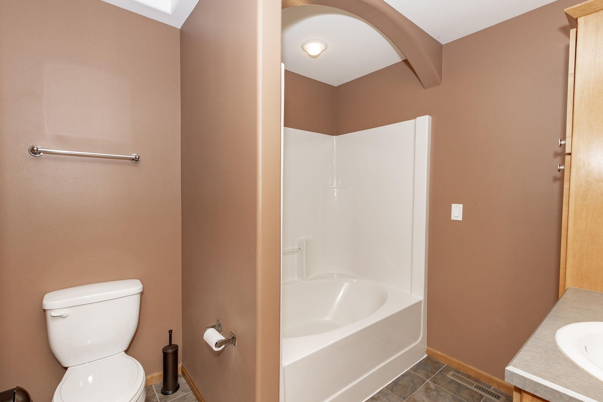 2006 twin home for sale at 4788 Clock Tower Lane S in Fargo, ND — 3 bed, 2 bath (photo 18 of 50)