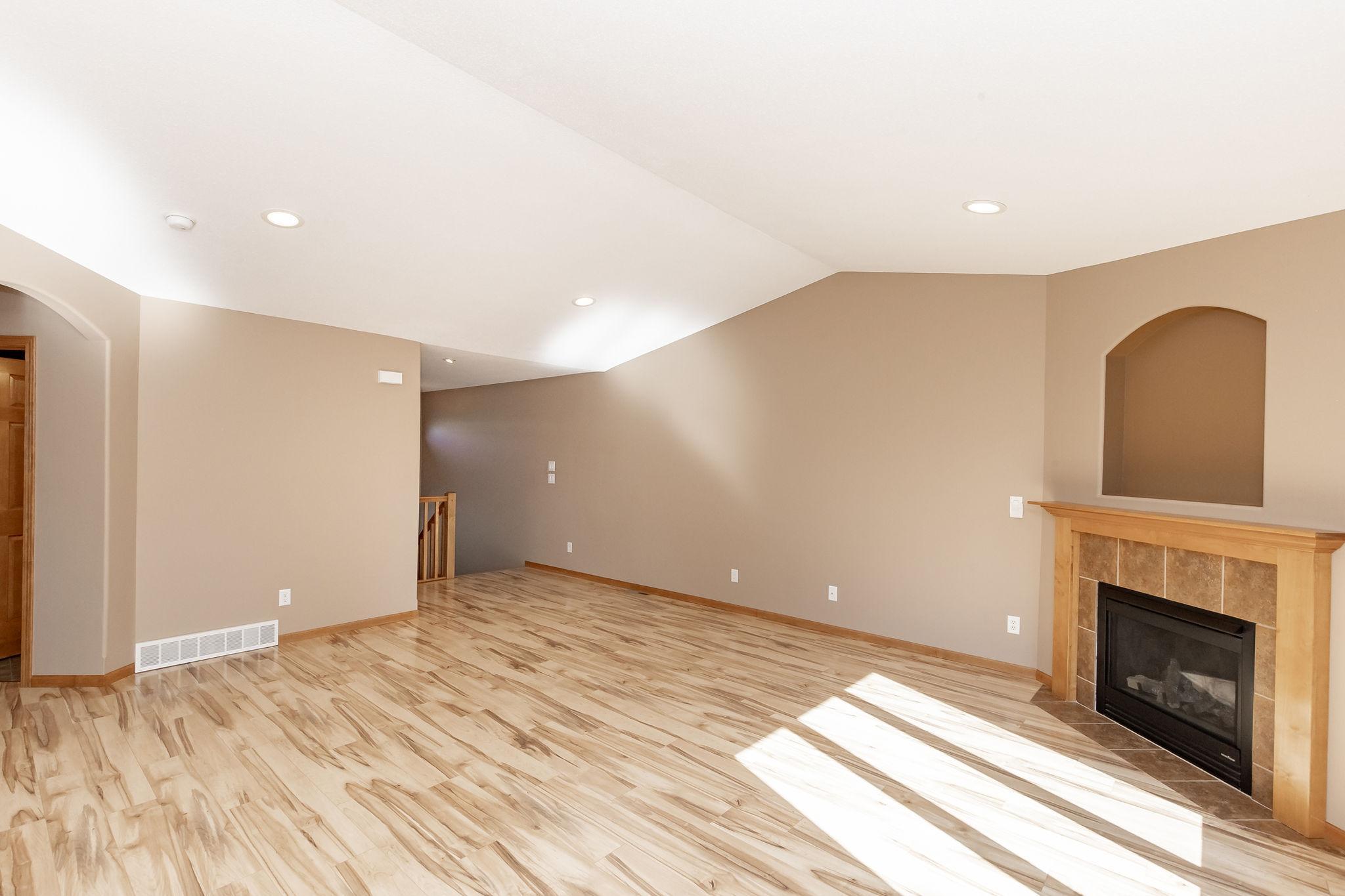 2006 twin home for sale at 4788 Clock Tower Lane S in Fargo, ND — 3 bed, 2 bath (photo 5 of 50)
