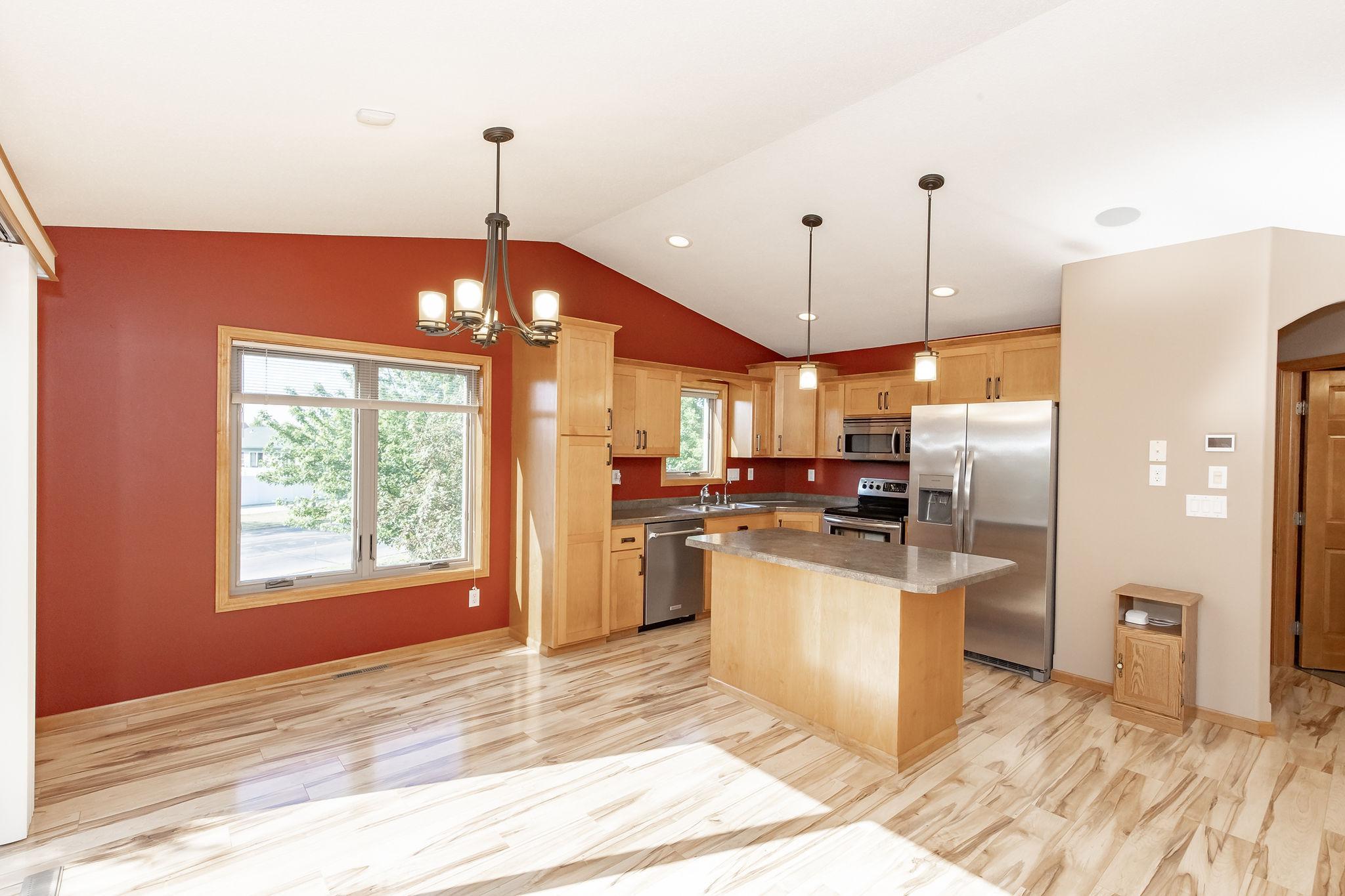 2006 twin home for sale at 4788 Clock Tower Lane S in Fargo, ND — 3 bed, 2 bath (photo 8 of 50)