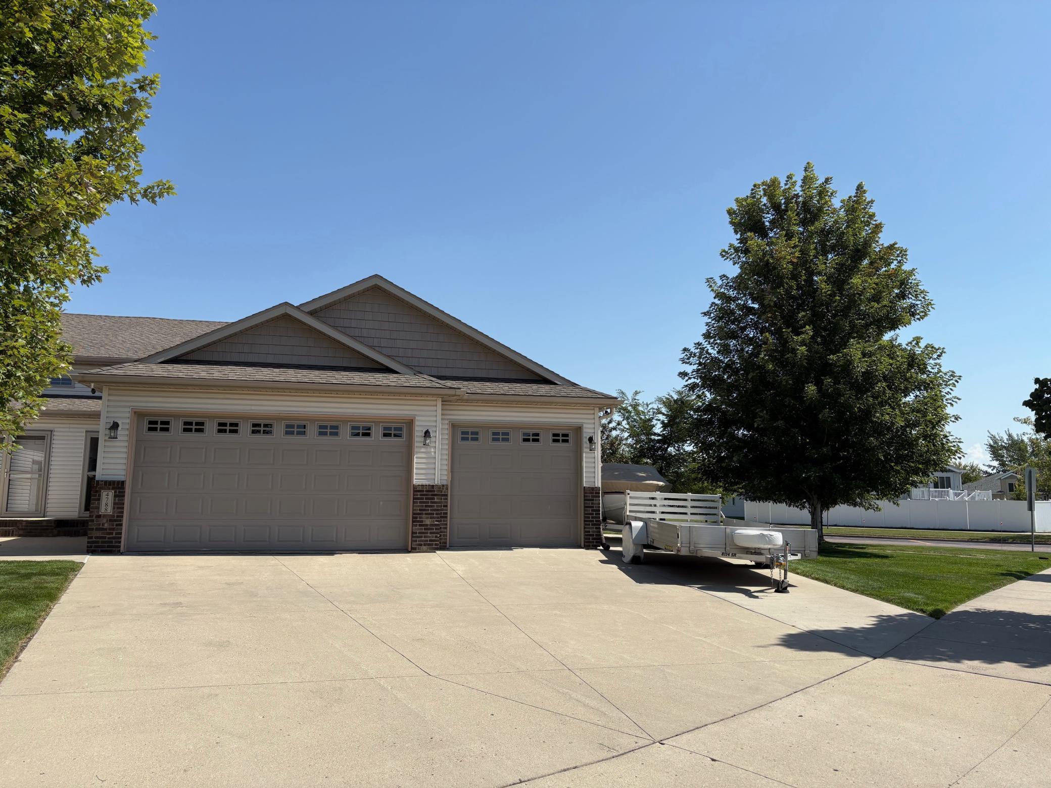 2006 twin home for sale at 4788 Clock Tower Lane S in Fargo, ND — 3 bed, 2 bath (photo 2 of 51)