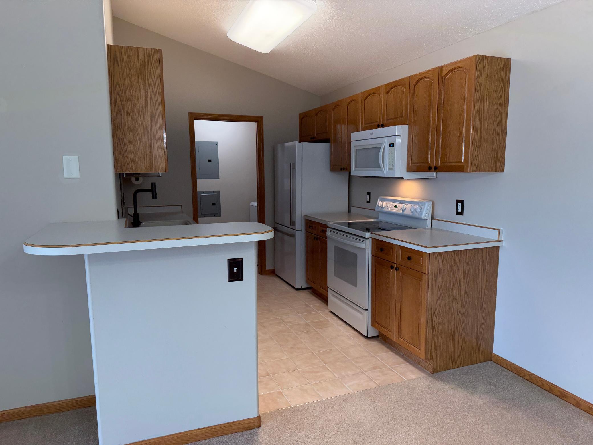 1998 condo for sale at 3401 28th Street S, Unit 304 in Fargo, ND — 1 bed, 1 bath (photo 7 of 20)