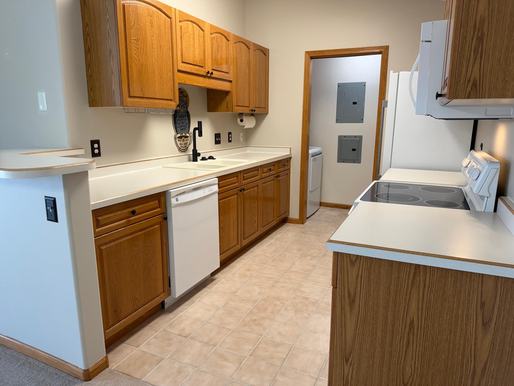 1998 condo for sale at 3401 28th Street S, Unit 304 in Fargo, ND — 1 bed, 1 bath (photo 8 of 20)