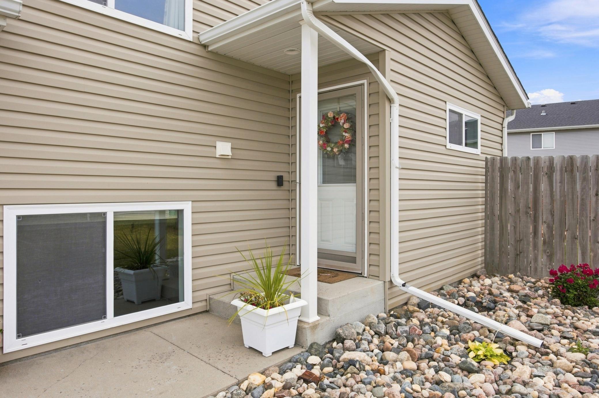 2012 twin home for sale at 3545 58th Court S in Fargo, ND — 3 bed, 2 bath (photo 3 of 45)