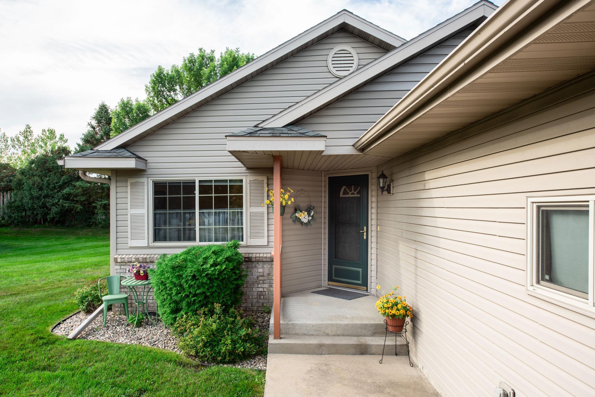 2002 townhouse for sale at 513 Kinkead Drive NW in Alexandria, MN — 3 bed, 2 bath