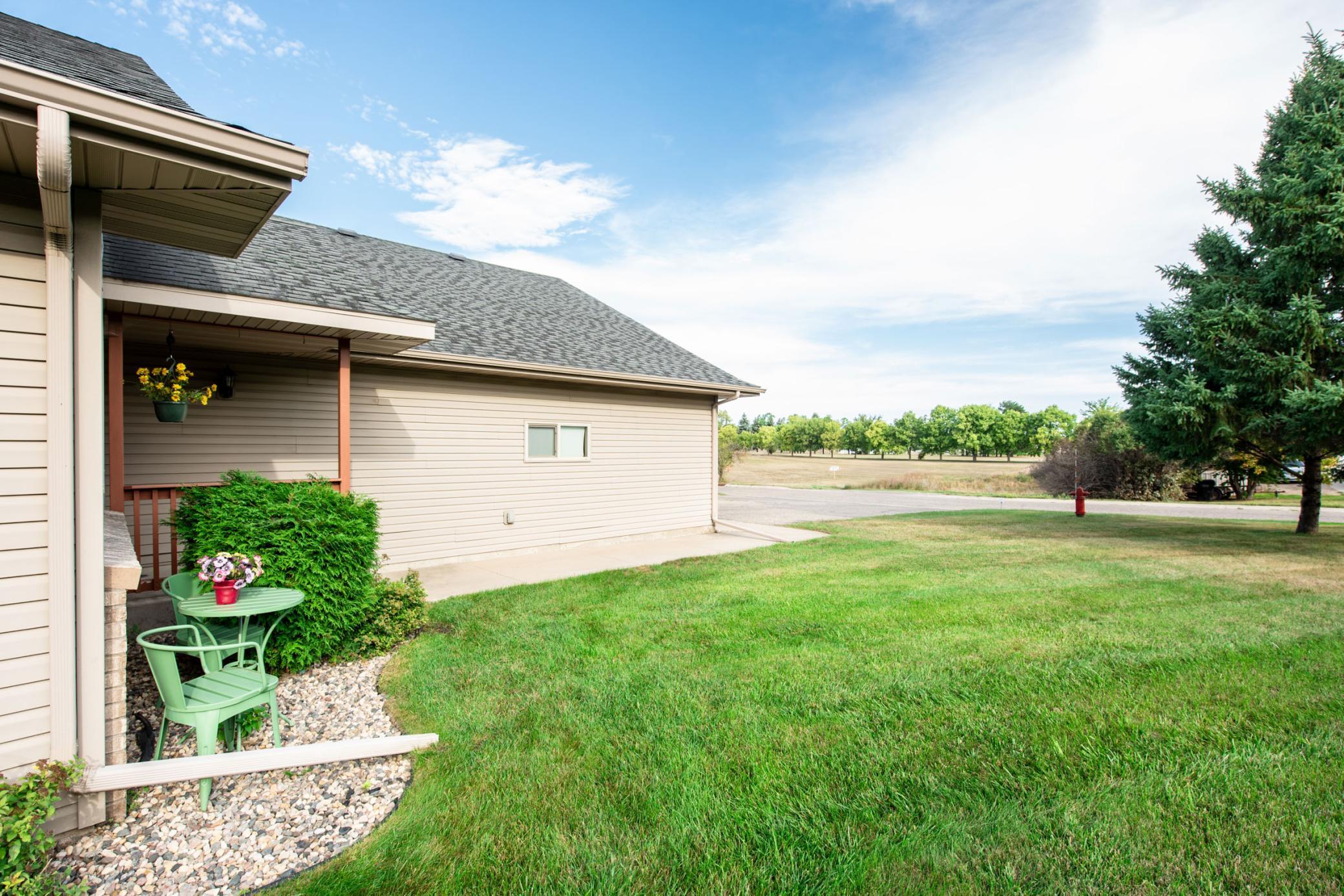 2002 townhouse for sale at 513 Kinkead Drive NW in Alexandria, MN — 3 bed, 2 bath (photo 25 of 27)