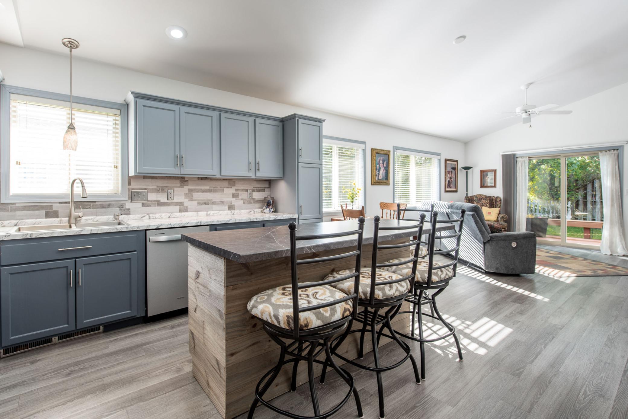 2002 townhouse for sale at 513 Kinkead Drive NW in Alexandria, MN — 3 bed, 2 bath (photo 5 of 27)