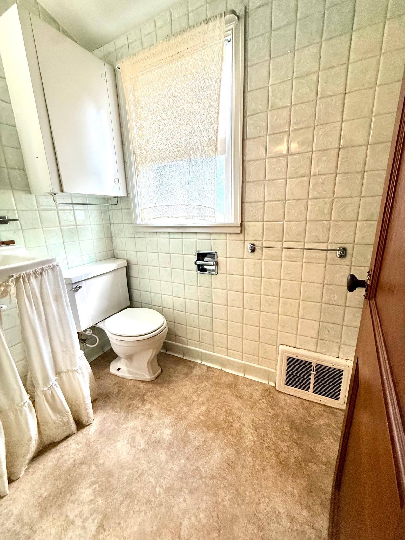1940 single family home for sale at 1632 Sheyenne Street in West Fargo, ND — 4 bed, 3 bath (photo 14 of 20)