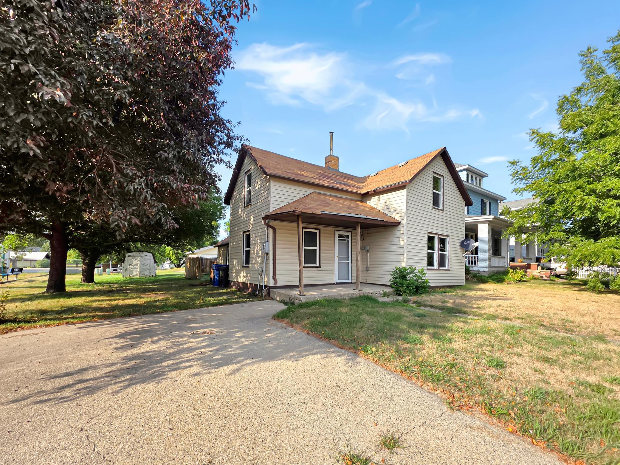 1890 single family home for sale at 410 MAIN Street in Hawley, MN — 2 bed, 1 bath (photo 2 of 29)