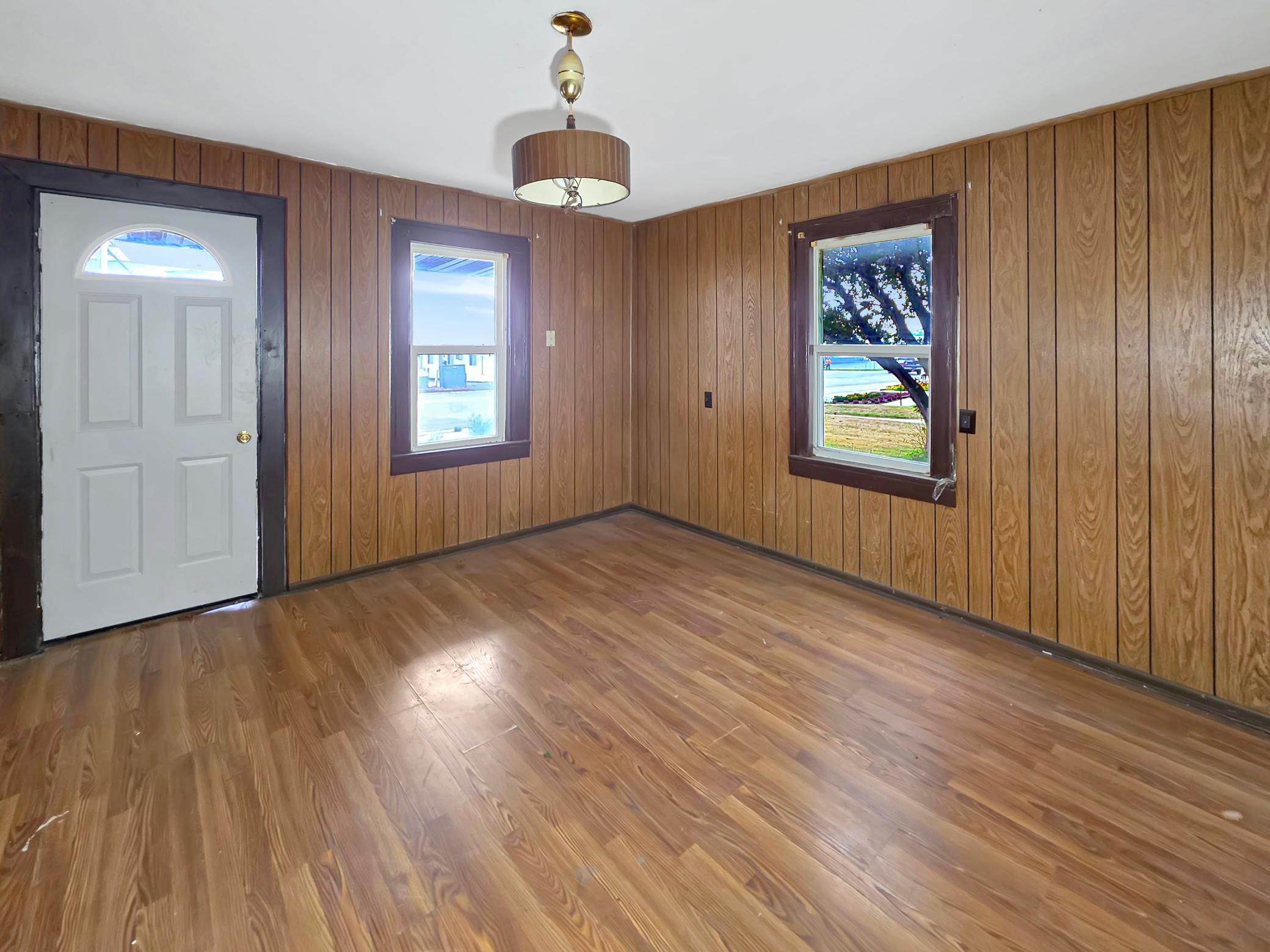 1890 single family home for sale at 410 MAIN Street in Hawley, MN — 2 bed, 1 bath (photo 5 of 29)
