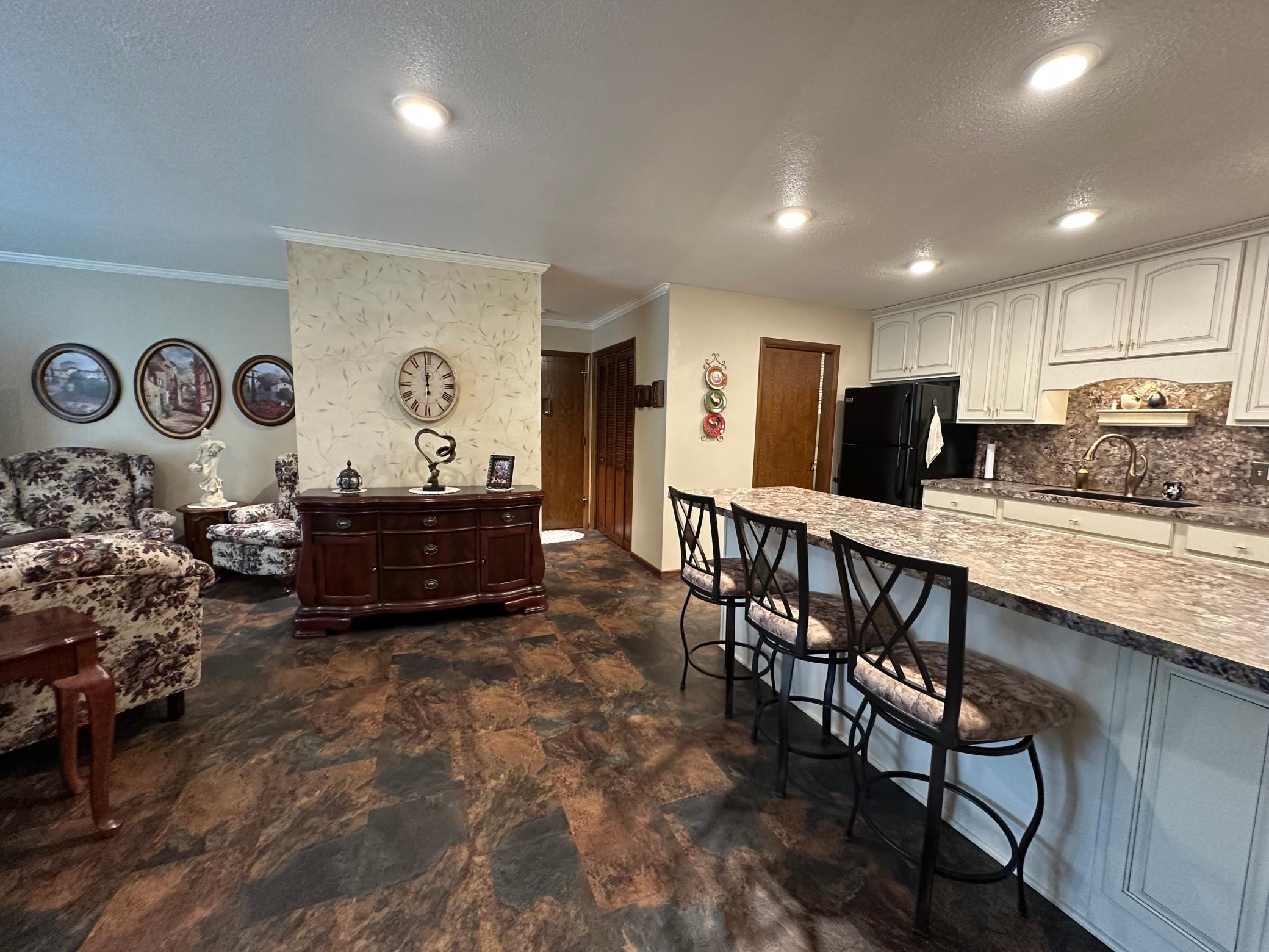 1968 condo for sale at 530 6th Avenue W, Unit 3 in West Fargo, ND — 2 bed, 1 bath (photo 17 of 40)