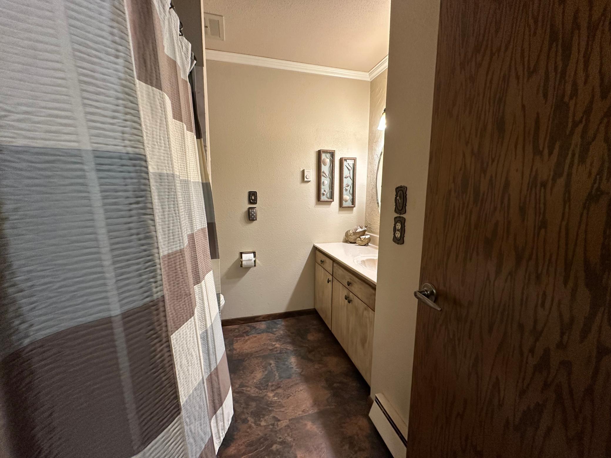1968 condo for sale at 530 6th Avenue W, Unit 3 in West Fargo, ND — 2 bed, 1 bath (photo 20 of 40)