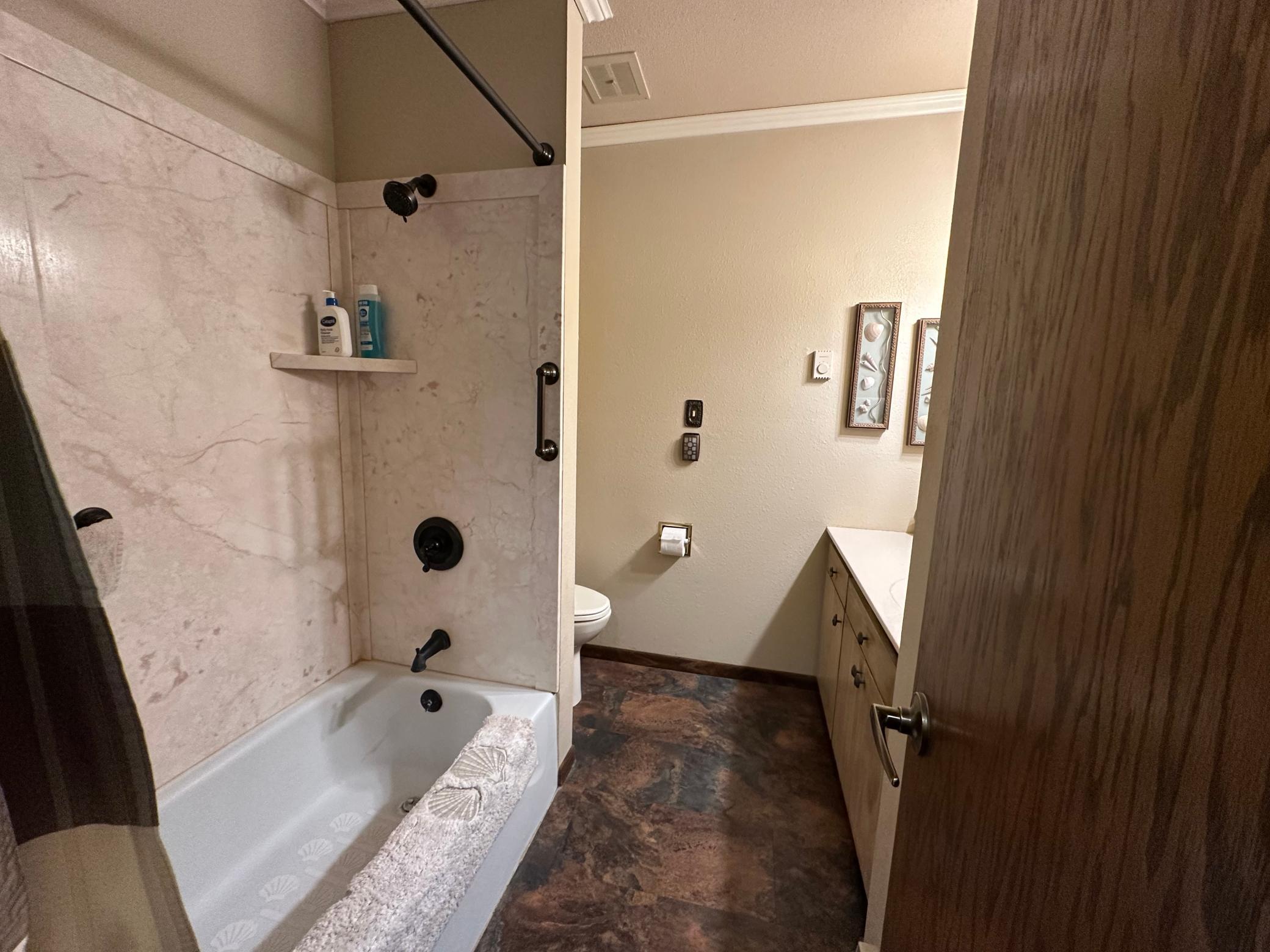 1968 condo for sale at 530 6th Avenue W, Unit 3 in West Fargo, ND — 2 bed, 1 bath (photo 22 of 40)