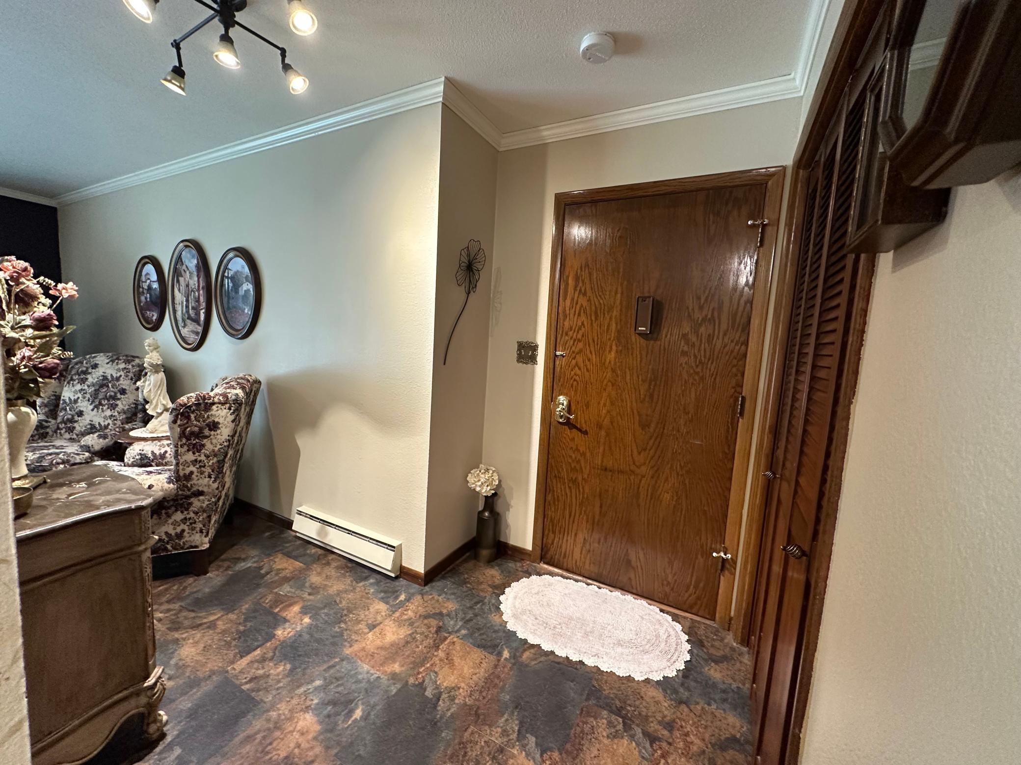1968 condo for sale at 530 6th Avenue W, Unit 3 in West Fargo, ND — 2 bed, 1 bath (photo 4 of 40)