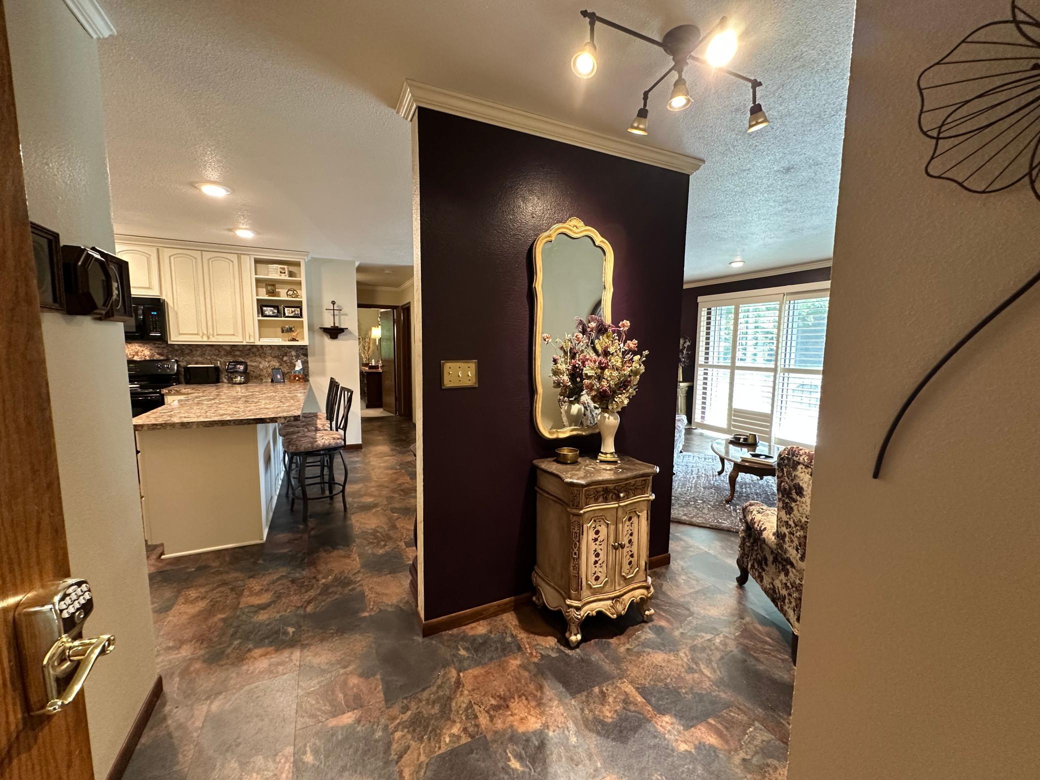 1968 condo for sale at 530 6th Avenue W, Unit 3 in West Fargo, ND — 2 bed, 1 bath (photo 6 of 40)
